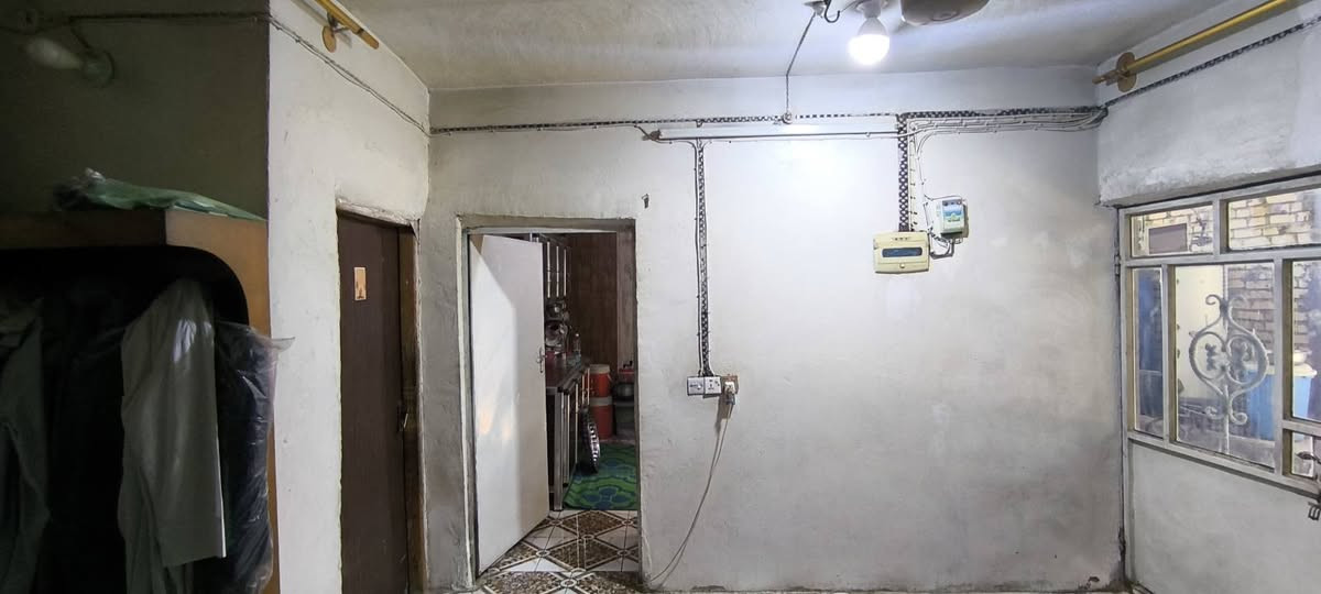 السلام عليكم 
 🏫دار للبيع 
⃣المساحة 210
يحتوي على غرفتي نوم وهول ومطبخ واستقبال يبعد عن طريق حلة _ قادسية 50 متر فقط جاهز للسكن   
📍العنوان / الدبلة العجرشة مقابل مؤسسة الزهراء (ع) 
للاستفسار مراسلة الصفحة 🗯
او التواصل على الرقم 📳 ***********
