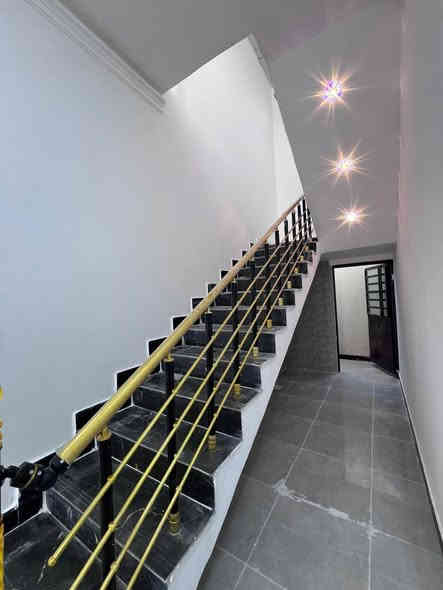 بيت طابو زراعي سهم مساحت البيت 200متر البيت يحتوي على قرفتين اكبار وصاله ومطبخ  وحمامات خارجيه وداخليه ودوانيه وكراج ابيت جديد استوه كمل محدساكن بي بيت جديد مكان البيت طريق العوجه 500متر عن سايدين مال العوجه سعر البيت 105وقابل لتفاوض للستفسار اتصل على رقم ***********
