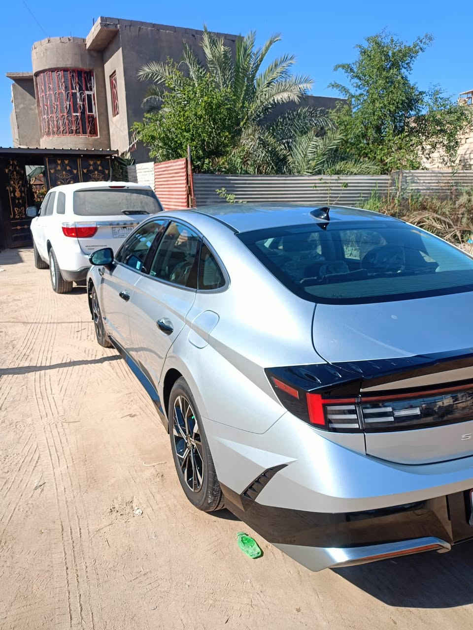 السلام عليكم 
سوناتا موديل 24  سعر 188 وبيها مجال حره باسمي فول عدا الفتحة الشكل الجديد SEL
ماشية 7 الف كيلو لون سلفر 
بيها بنيد ومدكر السيارة  وتشوف بعينك كلش نظيفة جديدة .
المواصفات :
بصمة وتشغيل عن بعد 
تدفئة مقاعد 
قيادة ذاتية 
كشن كهربائي 
الكير 8 نمر
المكان : البصرة 
للاستفسار على الرقم ***********
