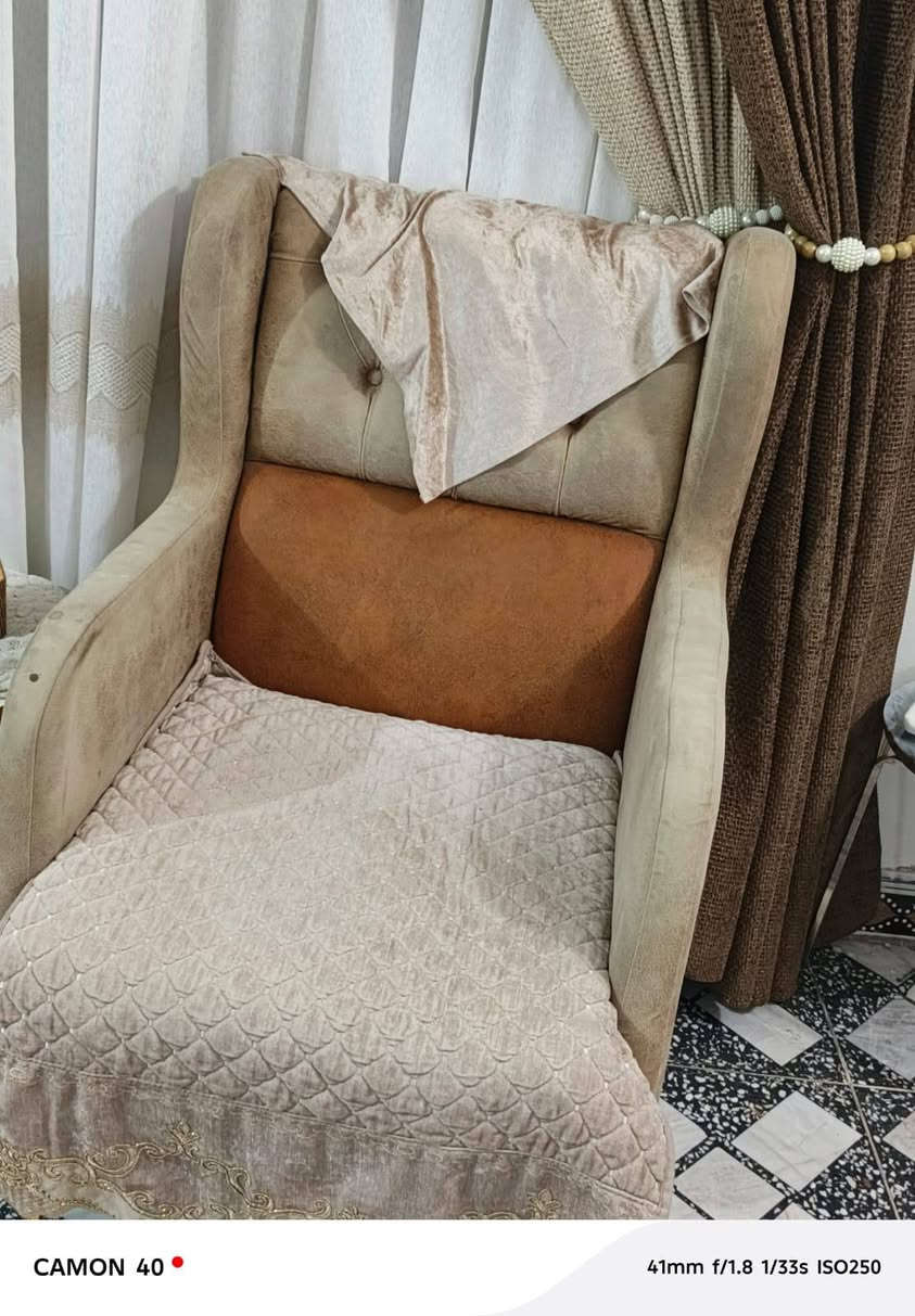 السلام عليكم تخم مستعمل عشر مقاعد للبيع مع المفرش سعره 450 وبي مجال العنوان بغداد جسر ديالى الجديد قرب اسواق اسطنبول الرقم ***********
