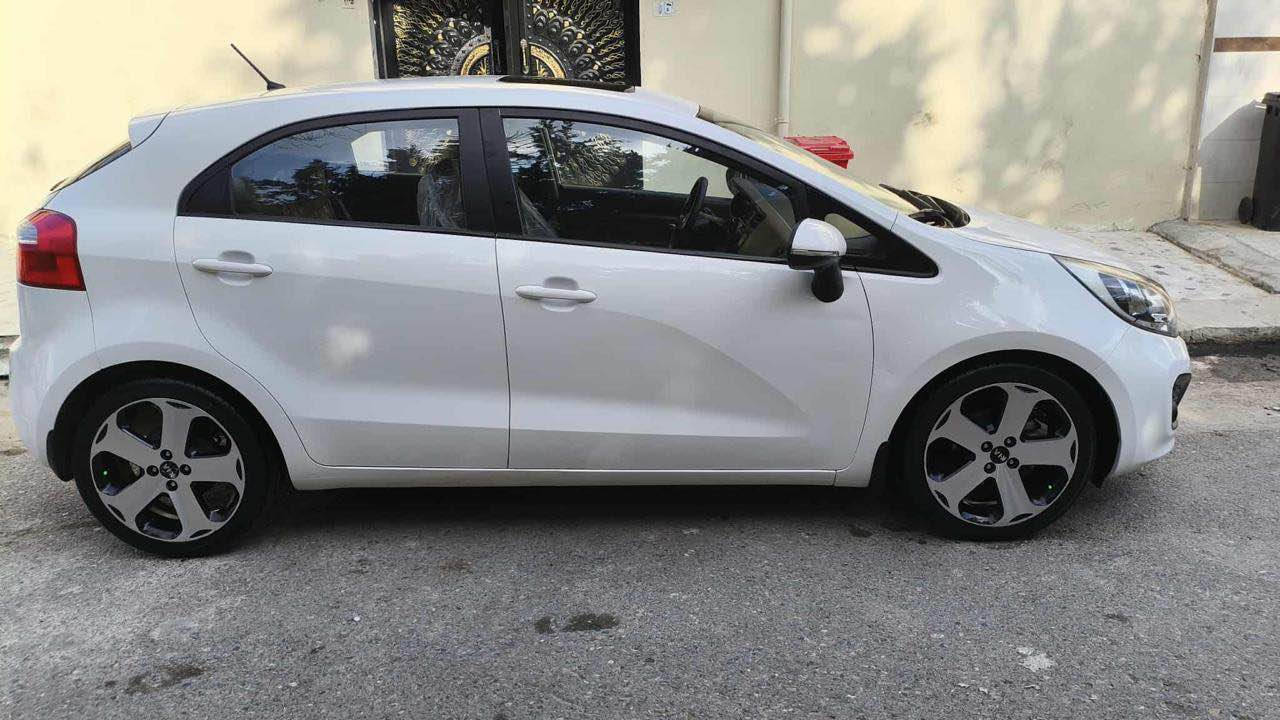 كيا ريؤ2013 بو فرؤشتن سه ياره كه فول فول موسفات قه بات سبوخ هيج  نيه  ليدرانيش نيه سه ياره كه سلايده جواره جام كاربي ئايبات كاميره عساس  ده بل كيره ناو قايسي abs جواره تايه نوي سه ياره كه كيره مه كينه ته بريده هه موو به شه رت هه موو كياني به شه رت سه ياره كه هه زه سه نه وي ره قام هه موو نوي 160 هه زاره عقيقي رؤيشته وه بو زانياري زياتره به يوانده بكه به *********** أربيل, العراق
