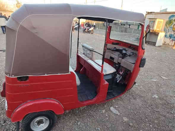 تكتك 2019 شهر 12 مرقمه نضيفه مكفوله
شوي بيه زلوغ وصبغته  نضيفه كلش
سعر 5500وبيه مجال مكان شعله
***********
