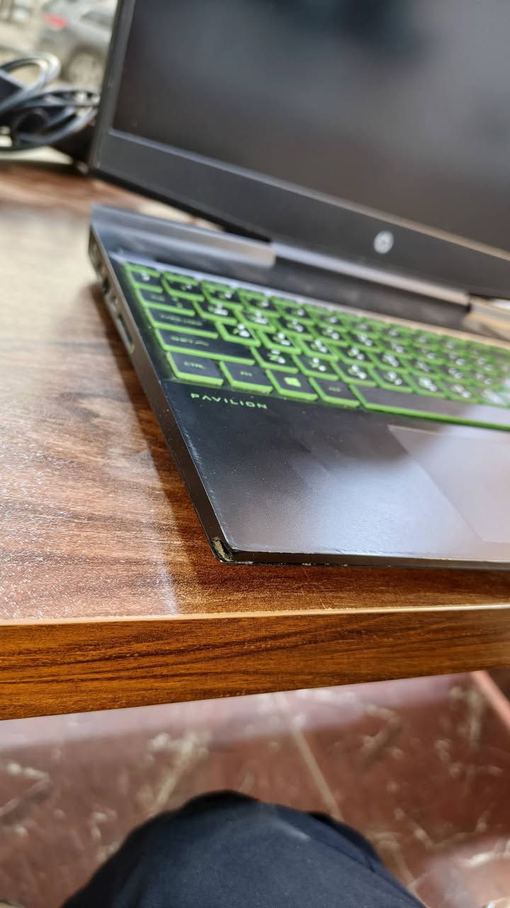 لابتوب كيمنك للبيع 
Core i7 
جيل تاسع H
رام 8 ddr4 
هارد 256 ssd 
هارد 1 tb hdd
GTX 1650 4GB كرت الشاشة 
الضرر بيها ضربه بالحافه سعرها 430 و بيها مجال 
مكاني حله توصيل موجود 
***********
