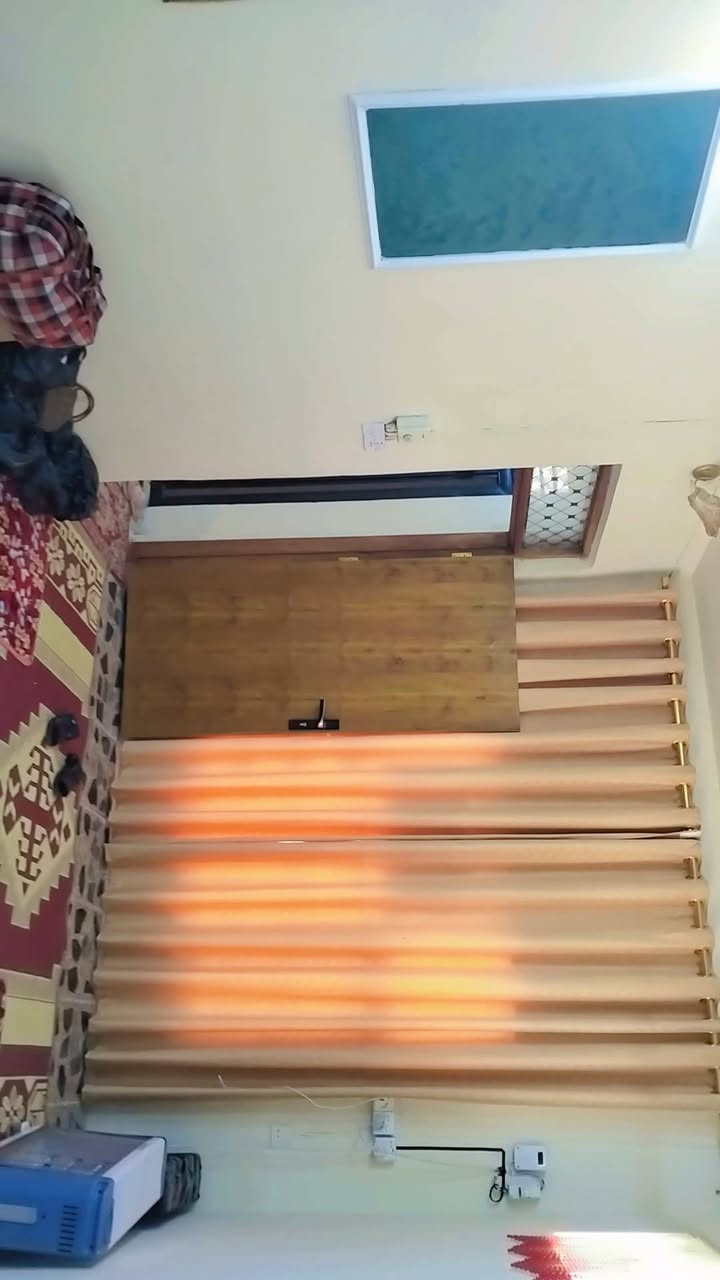 نصف قطعة للبيع قطاع 52 مربعة ركن شارع عريض مجاور مدرسة  ترميم جديد عام 2026 طابقين تحتوي على استقبال وهول وغرفة نوم وملحقات وكراج الطابق الثاني غرفتين كبار وحمام وصالة  وبيتونة وسطح شتايكر 
الاستفسار ***********
