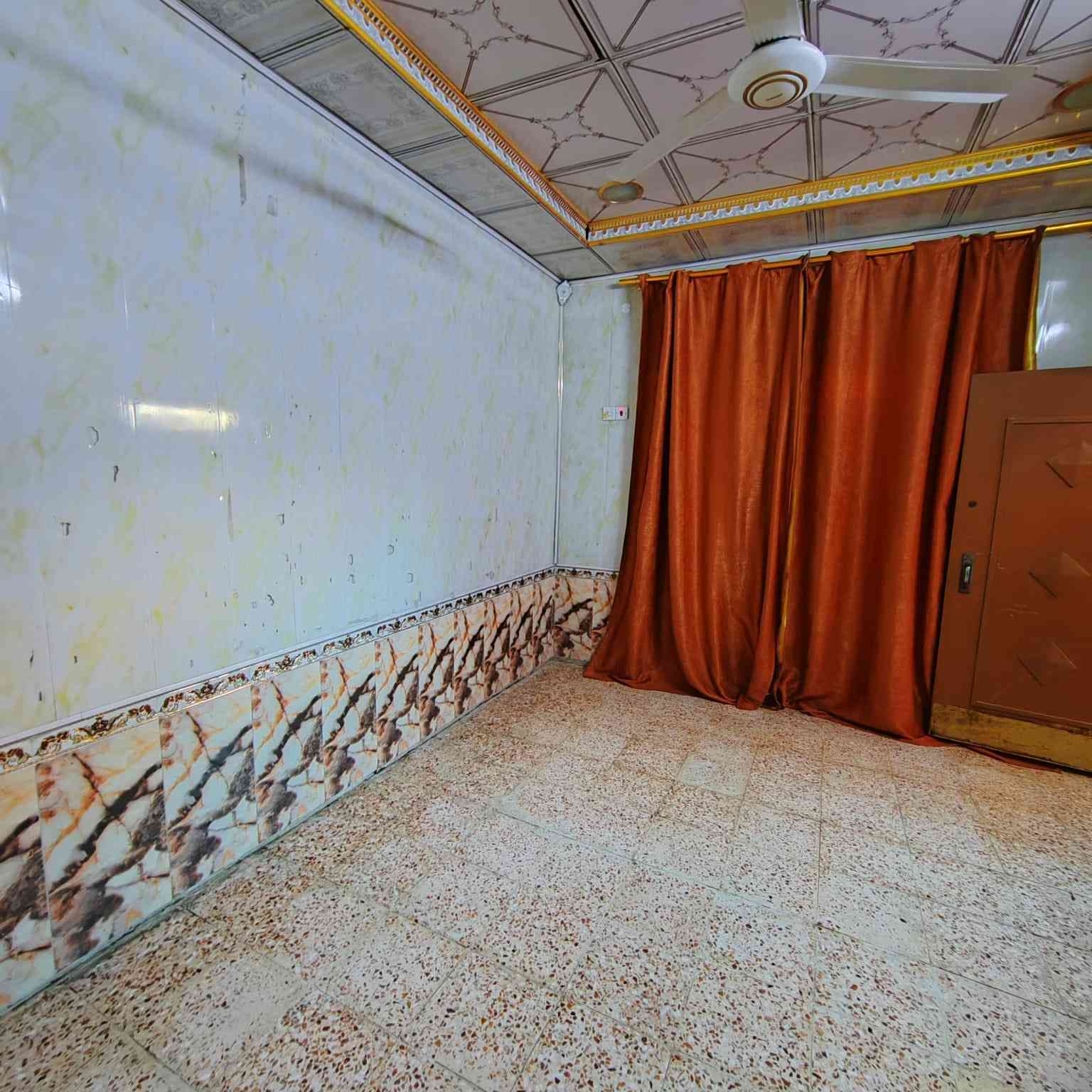 ياالله سلام عليكم يوجد الدينه بيت البيع مساحه 100 م مكان البيت الكزيزه شارع العريض بيت قاطين  يحتوي البيت على غرف منام 4+دوانيه +صاله +مطبخ +وصحيات الستفسار تصال على رقم تالي ***********
