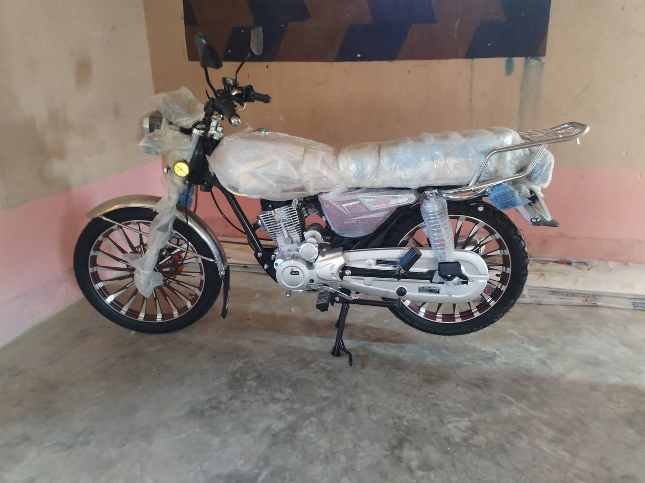 السلام عليكم.. موطور للبيع موديل 2025 بعدو صفر.. اسعر اتصل ودلل.. ***********
