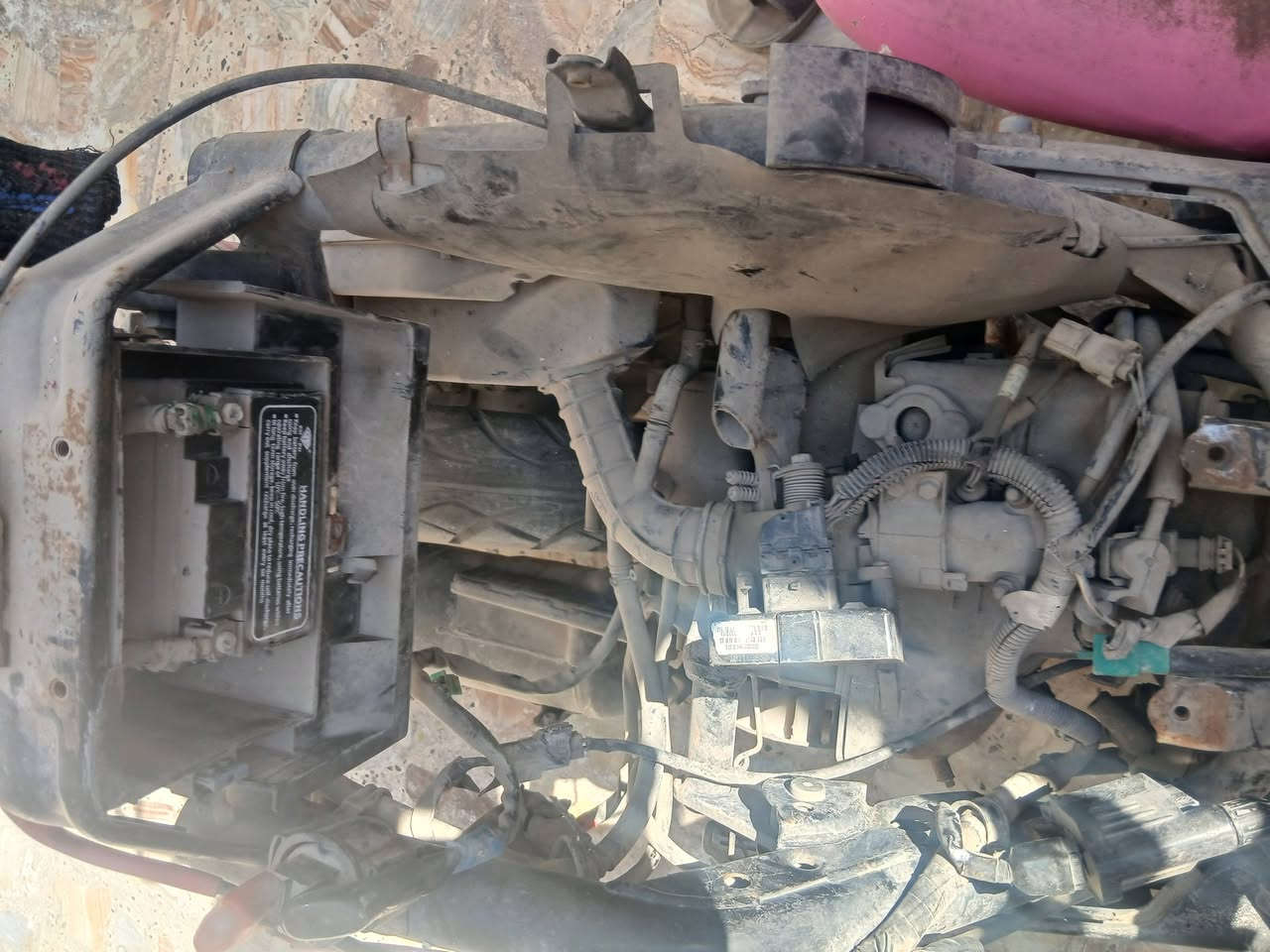 سلام عليكم دراجه كامكو مني ٢٠١٣
دراجه شغاله بس تراكه فيت بم جديد باتري جديد كهربائيات جديده بلك جديد اشاير كلوبات ابيع على هذا الوضع ***********
