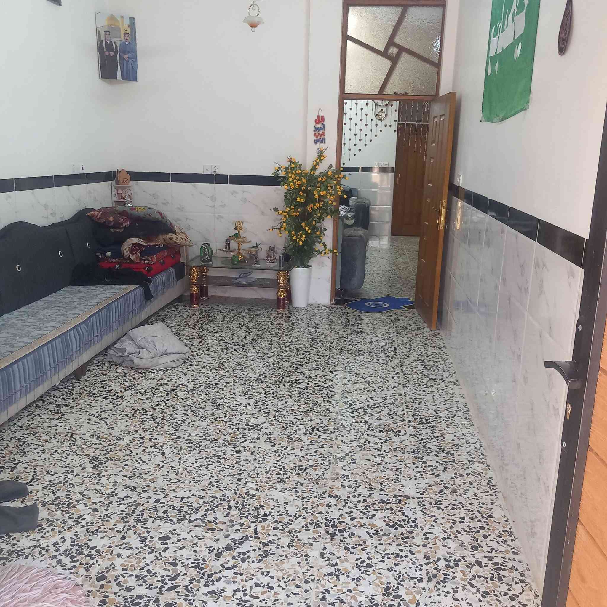سلام عليكم عندي بيت بل حسينية مال راشدية بل اخير مال مصقط بل لقمانيات بيت جديد طابق ونص طابوق غرفتين وصاله ومطبخ وحمام ستقبال بناء درجة والة بناء مال جني الله شاهد ***********
