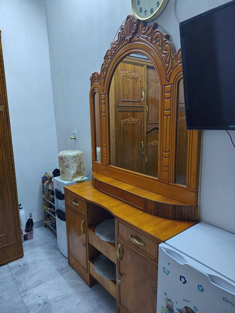 السلام عليكم غرفه صاج عراقيه مصار شهرين من اخذتهه بعدهه جديده أريد اشيل وتوازيت عله بيعتهه السعر مليون و300مكاني بغداد البياع ***********
