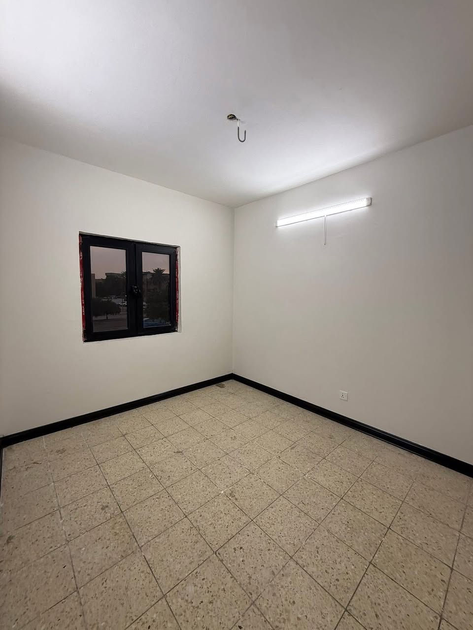 #للايجار___في___السيديه
شقة طابق اول تحتوي على 

3غرف نوم وصاله ومطبخ وحمام 

بدل الايجار 750

للاستفسار ***********

مكتب الفهد الهندسي للأستثمار العقاري
