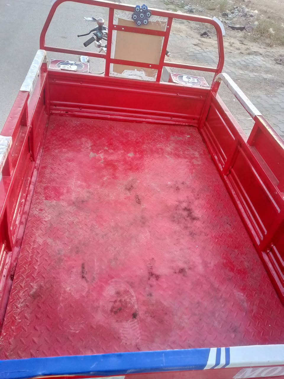 السلام عليكم ستوته جمره للبيع موديل 2016 اوراق اصولي كهربائيات كامله من طول لطول ستوته نضيفه ومتعوب عليها مصبوغه لجماليه مكينه نضيفه شرط مكان الكوت حي جهاد للستفسار ***********
