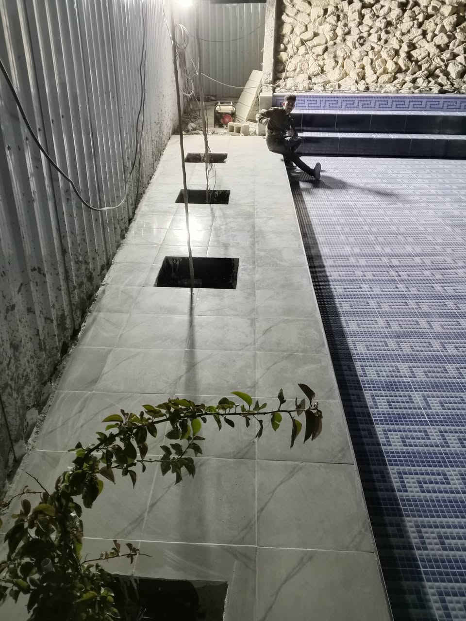 سلام عليكم خوان جاهزين لي عمل سراميك مرمر سكريت تصفير جدران شغل بل ماده والخبط جهزين لي عمل مسابح ديكورات حداق شغل درجه الاله  *********** ***********
