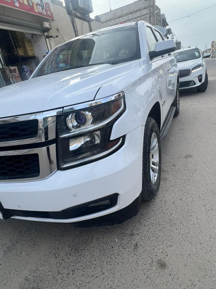 السلام عليكم
تاهو 
2017 
وارد خليجي مكفولة من الضربه و الصبغ 
كير مكينه ما مفتوح مكفولات 
تخم تايرات جديد 
تبريد منضومه كامله جديده 
السيارة رقم بصرة بسمي تحويل شوكت ما يعجبك 
السياره بيها جاملغ خلفي بي بارد معدله درجه اولى 
الباب خلف السايق مبدل اصلي نفس اللون و بيها مكانين بارد
السيارة ماشيه 145 قابل لزياده 
مكان السيارة البصرة 

السعر 335 وبيها مجال 
الاستفسار اكثر ***********
