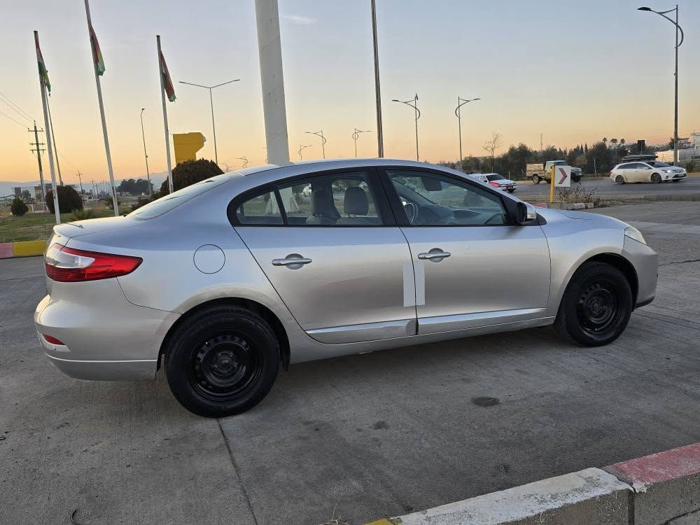 فروشتنى خيرا 
رينوو فلونس توماتيك عادى جام و ئاوينه كاره با سوكان فوليوم به شه رتى گير و مه كينه و ته بربد و گه رمى و ته قه و ره قه سه ياره كه يه ك ده سته له شه ريكه وه ته نها ٢ بارجه ى به س به مبه بى هيج ده عميك نرخى ٧١ گه لا قفلى تكايه مشته ريت تيل بكه *********** سليمانى ناو شار السليمانية, العراق
