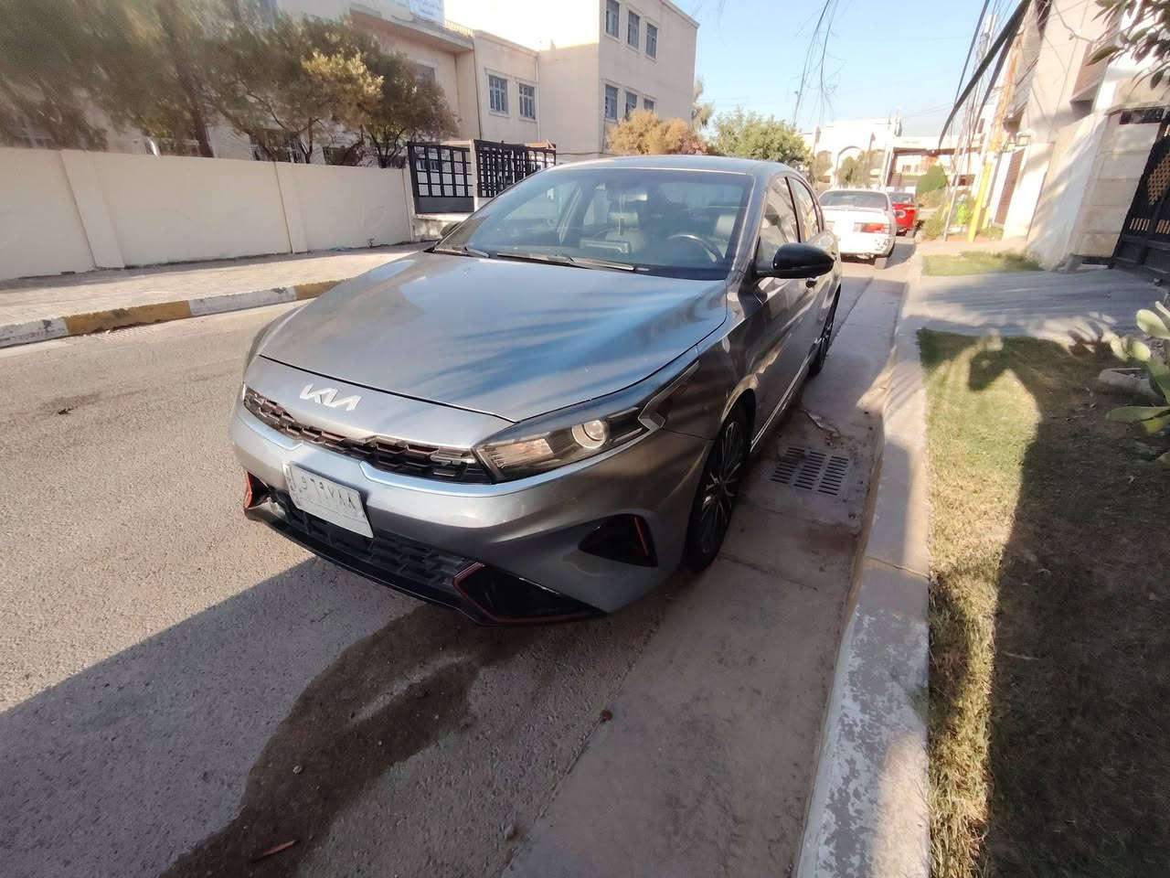 فورتي جيتي لاين مكينه ٢٠٠٠ دوش جاملغ بنيد مبدلات ربع الباب اليمنه مصبوغ ماشيه هسه 60ألف ميل السياره على وضع الشركه برغي ممفتوح بيه عارضه 145 بيه مجال غير متواجد عل فيس انتصل ونتفاهم ***********
