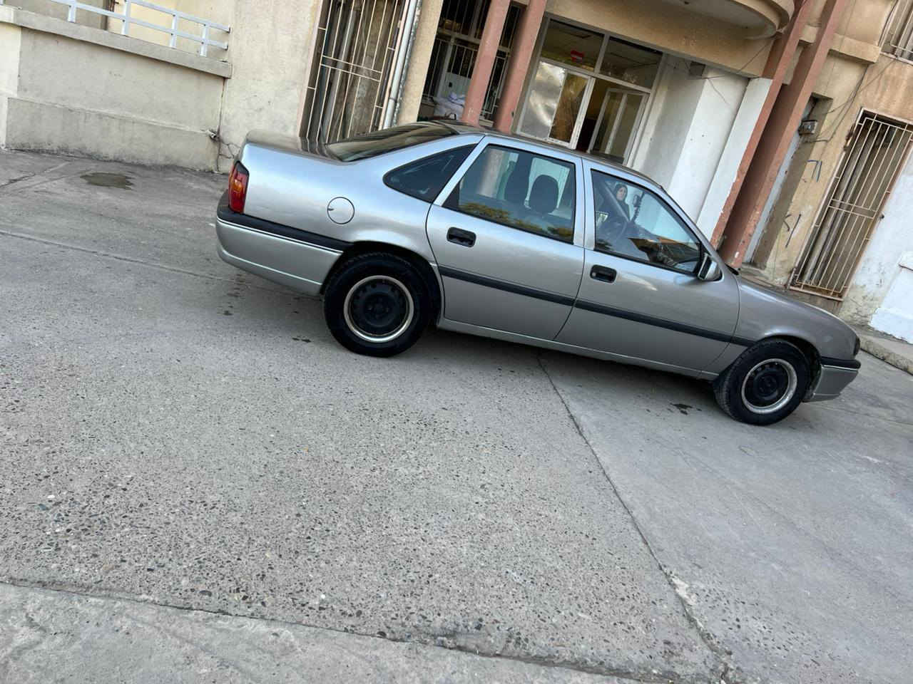 ئۆپل ڤیکترا 1992
رەنگی نەوتی 
لەسەر ساخە کلێر عامە
سەنەوی بەناوی خۆمەوەیە
گیرومەکینە بەشەرت

سعر لە کۆمێنت داوابکە ڕاستەخۆ بۆت دیت 📩 

 زۆربەجوانی پاکی ماوە هیچ خەلەلیکی تیدا نییە 
رەقەم هەولێرە 
شوێن  تەقتەق 

ژمارەی خاوەنی 
***********
