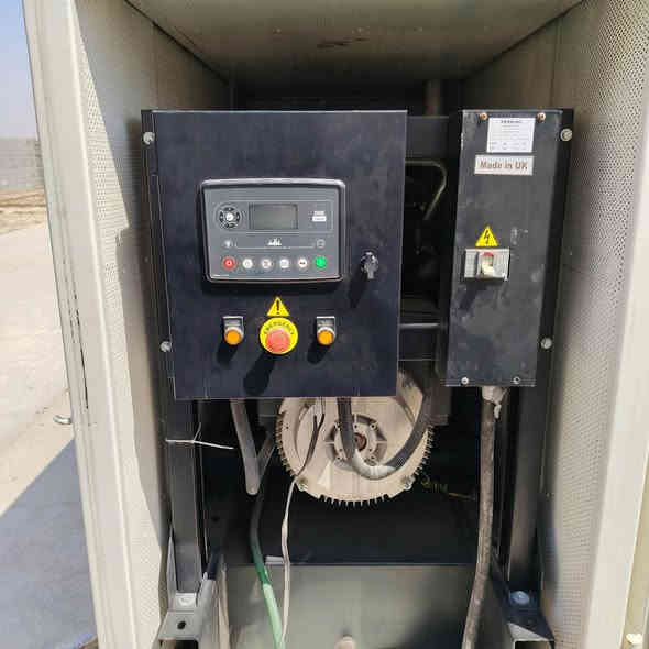 السلام عليكم ورحمه الله
للبيع
مولدة بيركنز إنكليزي 
3سلندر 60كيفي
كاتم سوبر سايلنت 
بلادي وضمان ع حمل 
للمزيد من التفاصيل لاتصال أو المراسلة 
*********** ابو شهم الزبيدي 
بغداد عوريج
