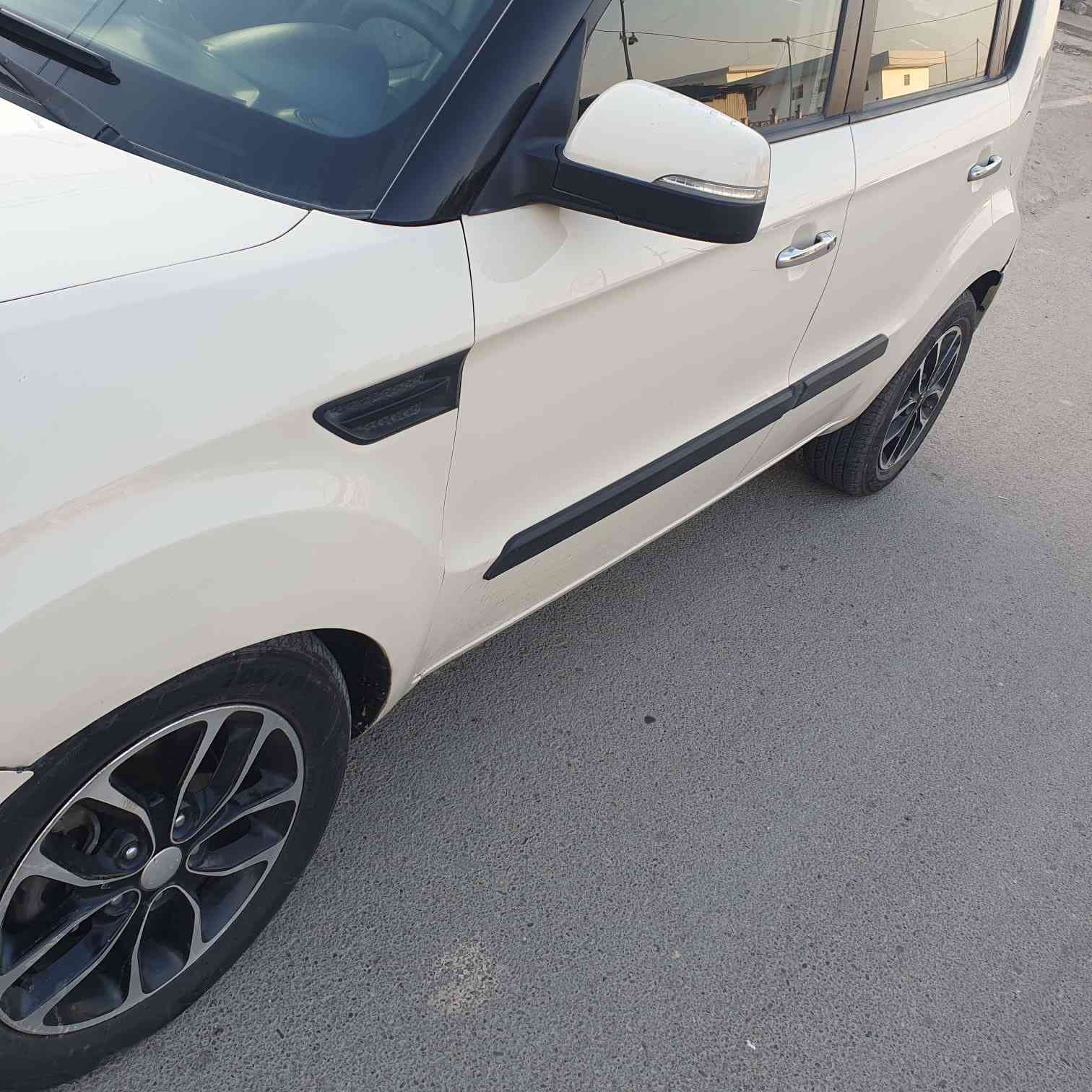 كيه صول موديل ٢٠١٣ سيارة جاهزة من كلشي  تخم تاير حداديه جديده بيها ٣ قطع صبغ بدون دواخل ولا ايبرباك سيارة فول واحد علي واحد باسمي سيارة سعر ١٠٠ بيها مجال بسيط محرك ألف ١٦٠٠          ، مكان مدينة الصدر ***********
