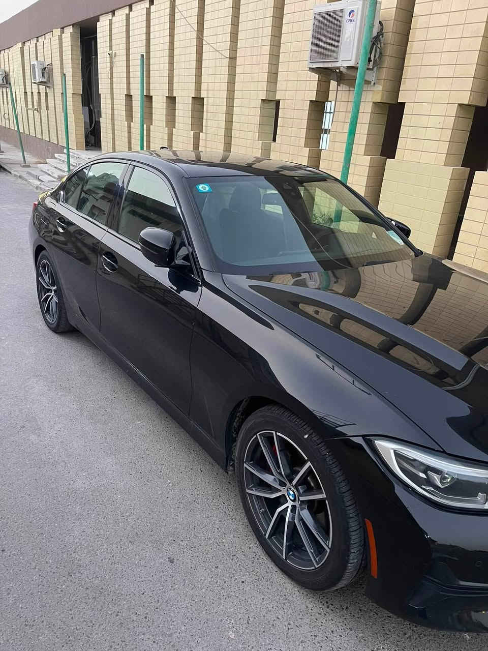 بي ام ( 330i ) موديل :2020
فول فول مواصفات بصمة سلايد فتحه

ماشيه : 120km
  ملاحظه  : الضرر  كلش حلو موضح بالسونار ويه الصور

مواصفات:

اناره ترحيب 
دخول ذكي بصمه 
محرك اربعه سلندر تون تيربو 
فتح سقف 
سستم سماعات 
حساسات امامي + خلفي 
وضعيات قياده 
ويل كب حجم (20) 
سايد بريك بصمه +مثبت سرعه
اشارات بالمرايا 
اوتو هولد
تحديد مسار 
شاشه دجيتال
نظام مانع انزلاق الي 
ماسحات اوتو
تدفئه كشنات
كشنات كهربائي السايق والصدر 
كشن السايق خزن ميمري
لايت وبكلايت لدات 
شفتات استيرن 
داخل اسود
ماوس تحكم بالشاشة 
كيجات دجيتال 
باقي المواصفات معروفه

سعرها:200$

مكان السياره بغداد/الدوره
تفاصيل اكثر هذا رقمي ***********
