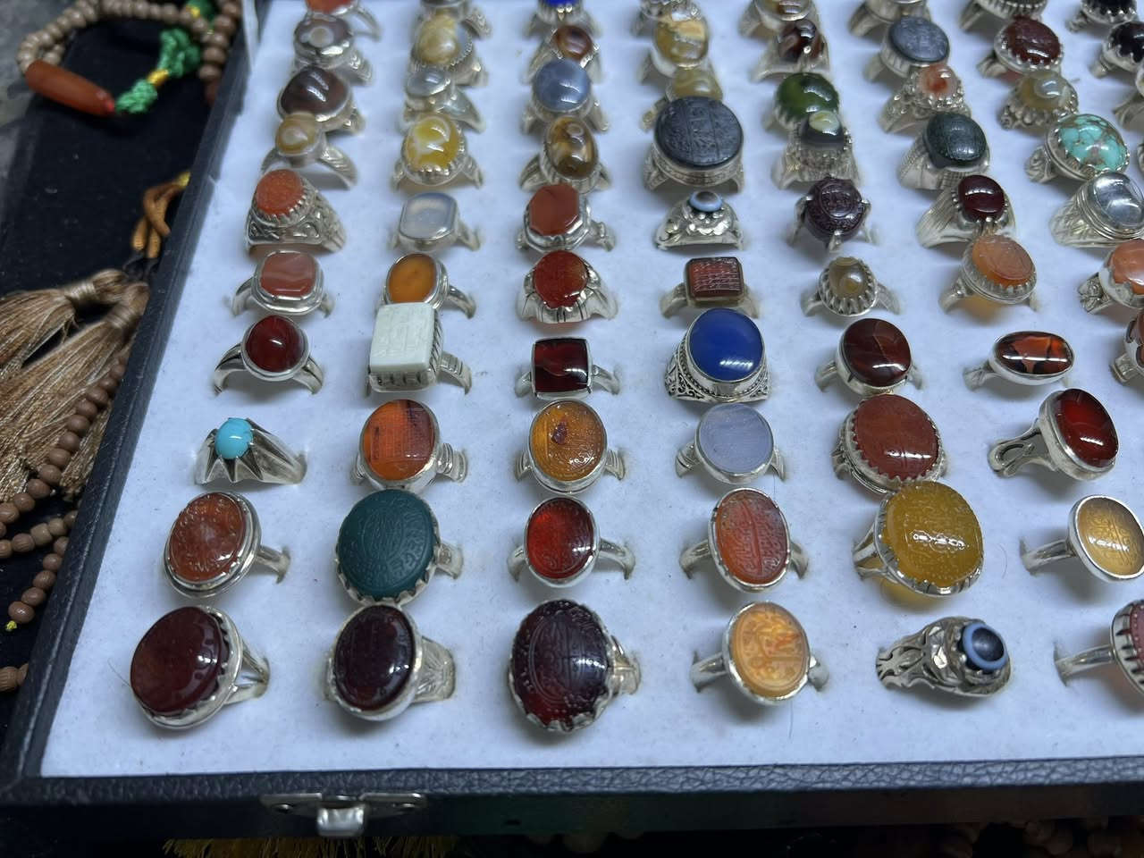 مجموعة محابس العدد 100 شلع 

صياغات يدوية925

الشراي***********

المكان بغداد حي اور 

توصيل ماعندي
