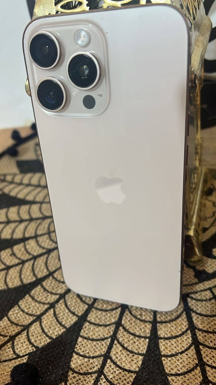 ايفون ١٦ برو ماكس ذاكره ٢٥٦ مبدل شاشه وبيه هاي سواد جوه جهاز نضيف جدا للبيع ٦٥٠ وبي مجال ***********
