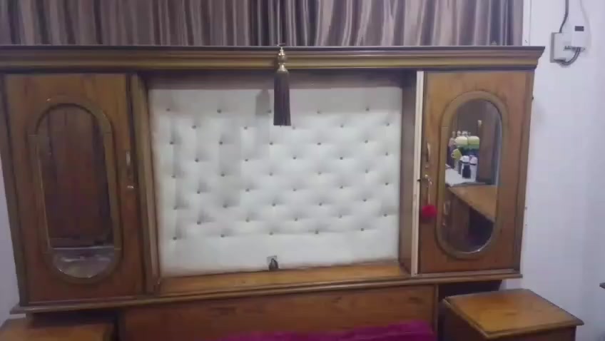 السلام عليكم غرفة اخشاب سوكي للبيع استخدام سنة السعر 900 وبيها مجال بسيط عنوان حي الجهاد قريب  شارع زنابرة مع لعلم كنتور بي كسر بسيط مستعجل علة بيعها هاذة رقمي  ‏‪***********‬‏👉🏻
