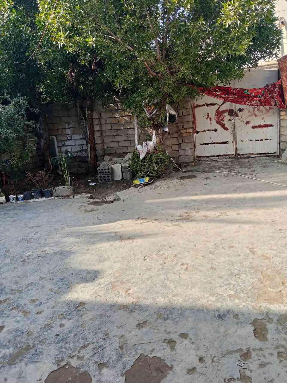 بيت للبيع مساحته 200 مكون من غرفه وصاله ومطبخ منطقة السواجي  ورا مدرسة لوقف الشيعي الرقم  أللاستفسار ***********
