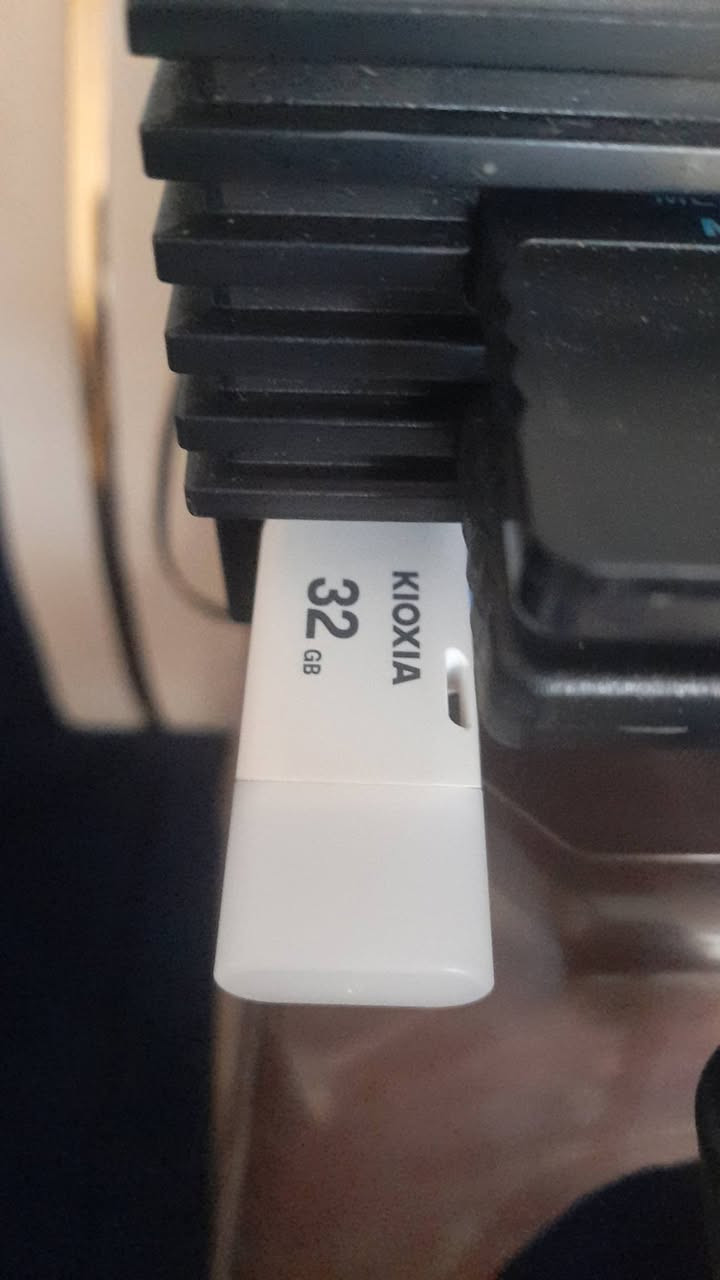 اسلام عليكم  .....  بلي 2 .....  للبيع ويا خزن وفلاش 32 كيكه  بيه فوك ٢٠ لعبه 
و 3 جوستكات ......  السعر 75 الف جديد استعمال قليل او امراوس شعندك نزل 
مكاني سبع البور نهايت شارع بلقيس


**إذا كنت صاحب هذا الإعلان وتريد حذفه لأي سبب، رجاءا أرسل رسالة إلى الدعم الفني**