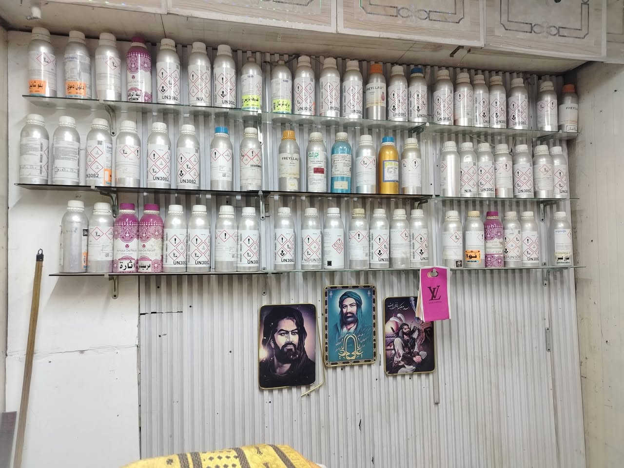 غراض محل عطور تعبئة
فقط وليس محل 
٤ فاترينات 
ميز جام وخشب 
رفوف كزاز ١٢ 
١٥٠ بطل فارغ عرض
٥٠ شيشه عرض ١٠٠ مل
35 شيشة عرض كبير ٢٥٠ مل
سرنجات ثنين 
ومستلزمات كاملة وشيش تعبئة 
انا الابيض ١٣٠
بلاتينيوم ٥٠
بربري هير ١٠٠
كونكت ٦٠
فيراري بلاك 100
كاردينيا ٩٠
جيفنجي ٩٠
شيخ زايد 50
خمرة ٥٠
بخور عبير ٣٠
فنتازي وسط اليل ٣٠
انفكتوس بكروبان ٤٠
غلا زايد ٨٠
كريد افنتوس ٥٠
افشان ٢٥
بلو شانيل ٧٠
شاليز ٤٠
ورد جوري ٥٠
تي روز ١٥٠
وان مان شو ١٣٠
جكليت اسود ٤٠
الحرمين ٦٠
يارة ٢٥
L3 دولتشي كابانا ٤٠
غبار الذهب ٣٠
كول وتر ٤٠
غرام اليل ٤٠
هافوك ٤٠
زهرة التوليب ٤٠
الرحاب ٣٠
انوثة ١٠٠
مكياج ٤٠
سكلبجر ٦٠
بكرات روج ٤٠
بسعر مناسب
عنوان بغداد شعب
*********** واتساب فقط
