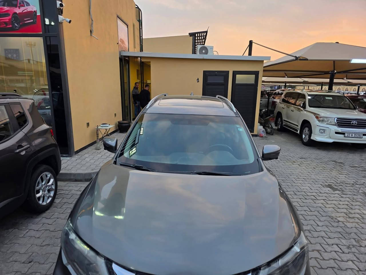 السلام عليكم 
نيسان روج 2017. SV AWD 
لون نفطي 
رقم اربيل 
ماشية 63 الف 
مواصفات فول 
بانوراما 
فور ويل  تشغيل عن بعد
كامرات 360  لايتات زينون 
سستم صوت  boss
تحكم ستيرن  تدفئة ستيرن 
جنطة شفط
3 انظمة قيادة 
نقطة عمياء 
صور الحادث مرفقة 
و بيها صبغ فقط بالعراق 3 قطع 
مكان السيارة كربلاء 
السعر 147 قابل للتفاوض 
اي استفسار ع خاص 
او واتساب ***********
