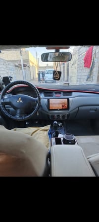 سياره لانسر مديل 2010السياره بسمي تحويل ثاني يوم السياره بيهه بس الهلا...