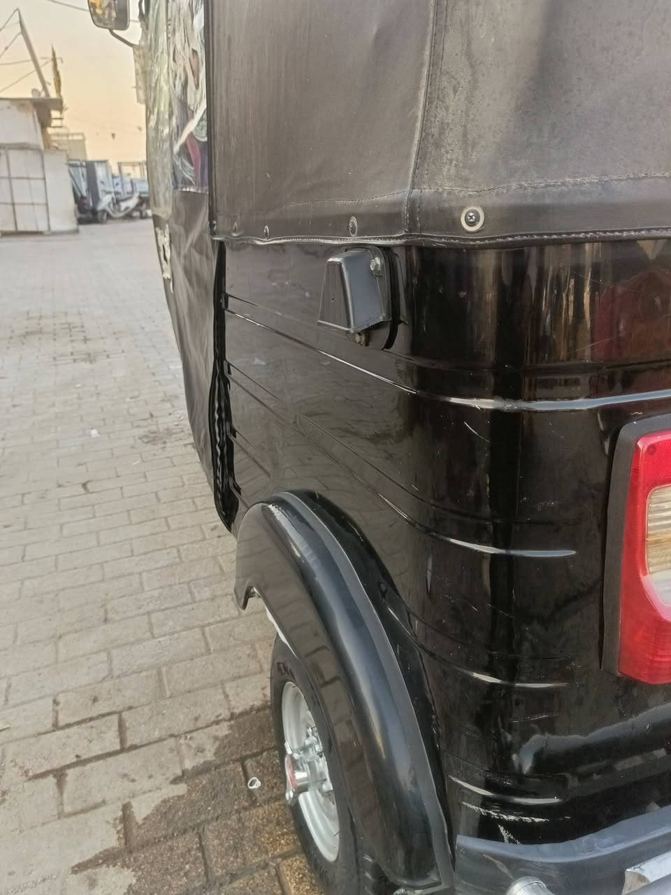 وينهم عشاق التفاصيل 
السلام عليكم تكتك مديل 20 شهر 12 

تكتك ما متعوبه مال بيت المحرك مكفول والكشر يخبل 
لا بيهه خياس ولا معمره وكل نقص مابيهه
رقم وسنويه 
عنوانهه بغداد حي النصر
السعر (8000000$) ثمن ملاين 
هـــ
***********
