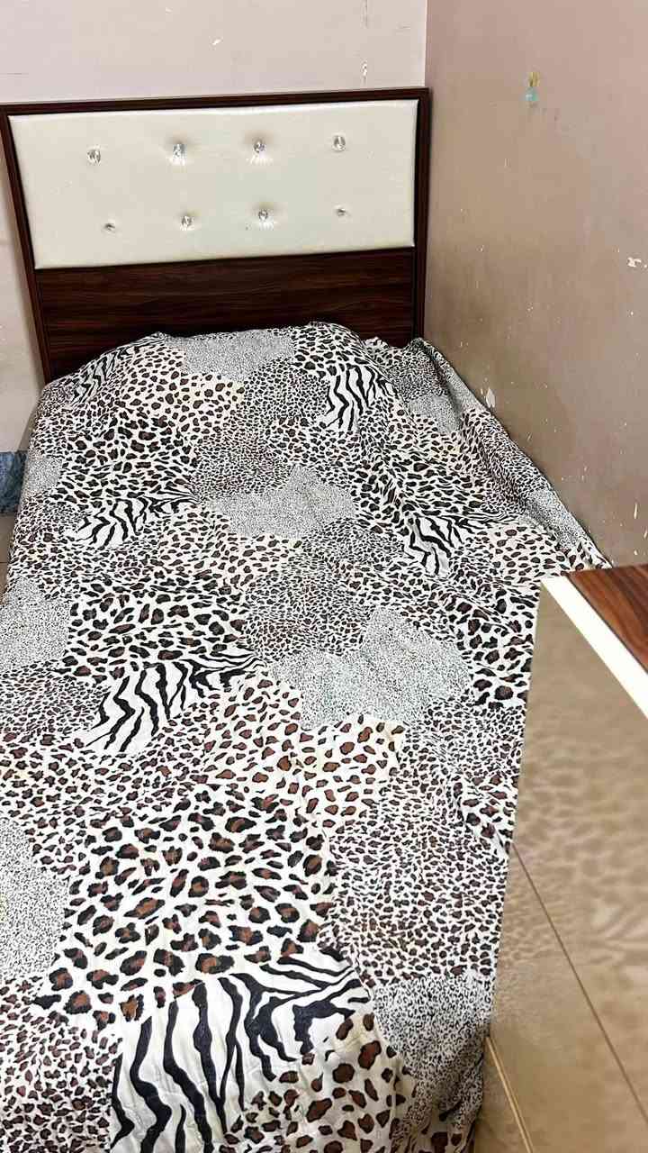 غرفه شبابيه 4 قطع 
(جربايه،ميزتواليت،كومدي،كنتور)
التواصل خاص


**إذا كنت صاحب هذا الإعلان وتريد حذفه لأي سبب، رجاءا أرسل رسالة إلى الدعم الفني**