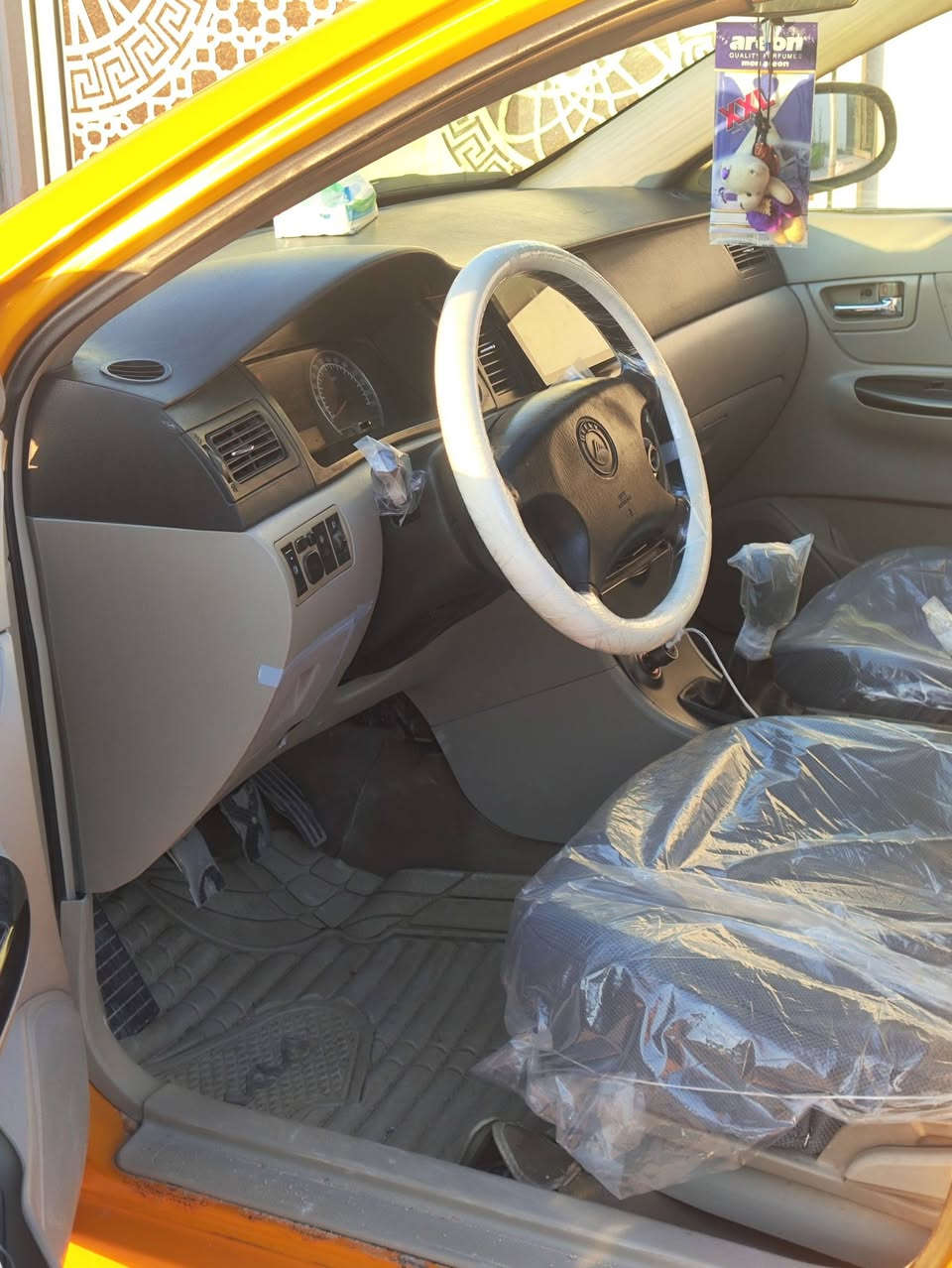 جيلي موبل مديل 2014 مصبوقه حزام لا ضربه ولا تبديل  سياره جهازه كير جديد. مكينه جديده حداديه تبريد تدفئه كله شقاله رقم بصره. بكان سياره تنومه سعر 45 وبيه مجال رقم ***********
