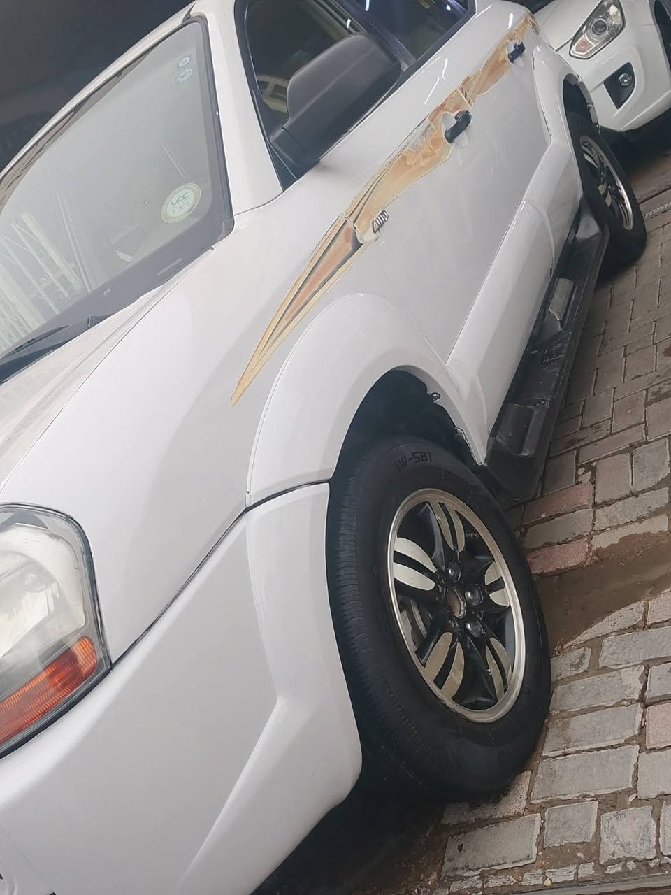 السلام عليكم 
توسان موديل 7 خليجي رقم سليمانيه شكل جديد بسمي جديد تحويل شوكت ما يعجبك حولك .. بي خشم جملغ ربع بنيد صبغ قليل فقط باقي كفاله عامه .. كير محرك تبريد مكينه كفاله عامه بلادي 
تخم تاير شواصي مكفولات بلادي 
دوخل نظيفه سياره حلو معنا الكمله بل عافيه ياخذها 
العنوان بغداد الحبيبيه نتصل تدلل 
مكلف بل نشر تدلل على رقم 
***********
ما متوجد على النت شراي نتصل تدلل على
