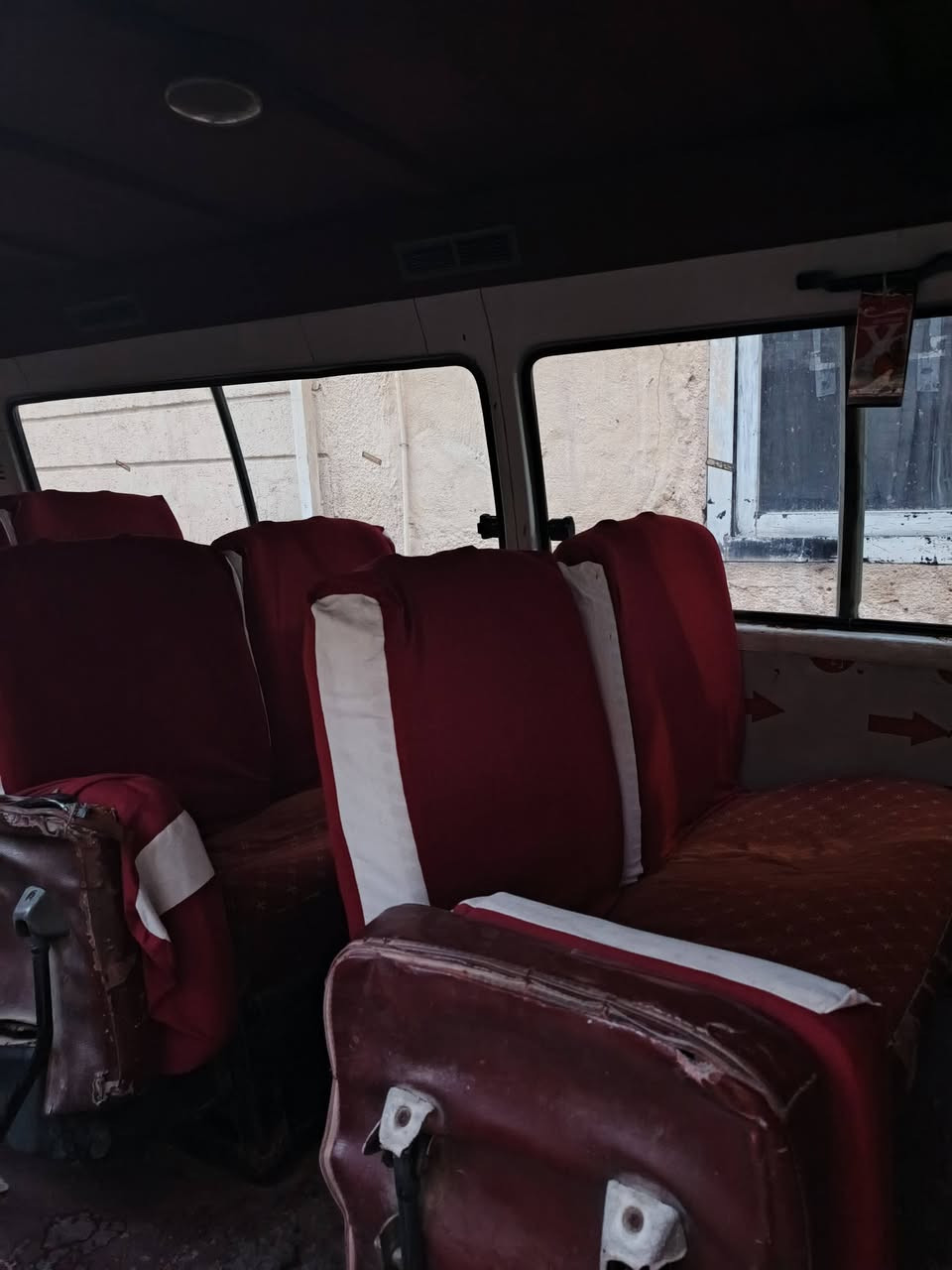 فتون 10رقم انكليزي قادسيه سنويه لغاية 30جاهزه كلشي ممتاز وشغال فقط خياسات بسيطه بال ارباع السفليه من الجهتين مصفره وشرط التحويل مكينه گير اكسن مكانها ناصريه مركز سعر 54موجود عل نت او الاتصال عل رقم *********** علما السياره تحتوي على منظومه غاز كامله وصرفها طبيعي وممتاز في البانزين
