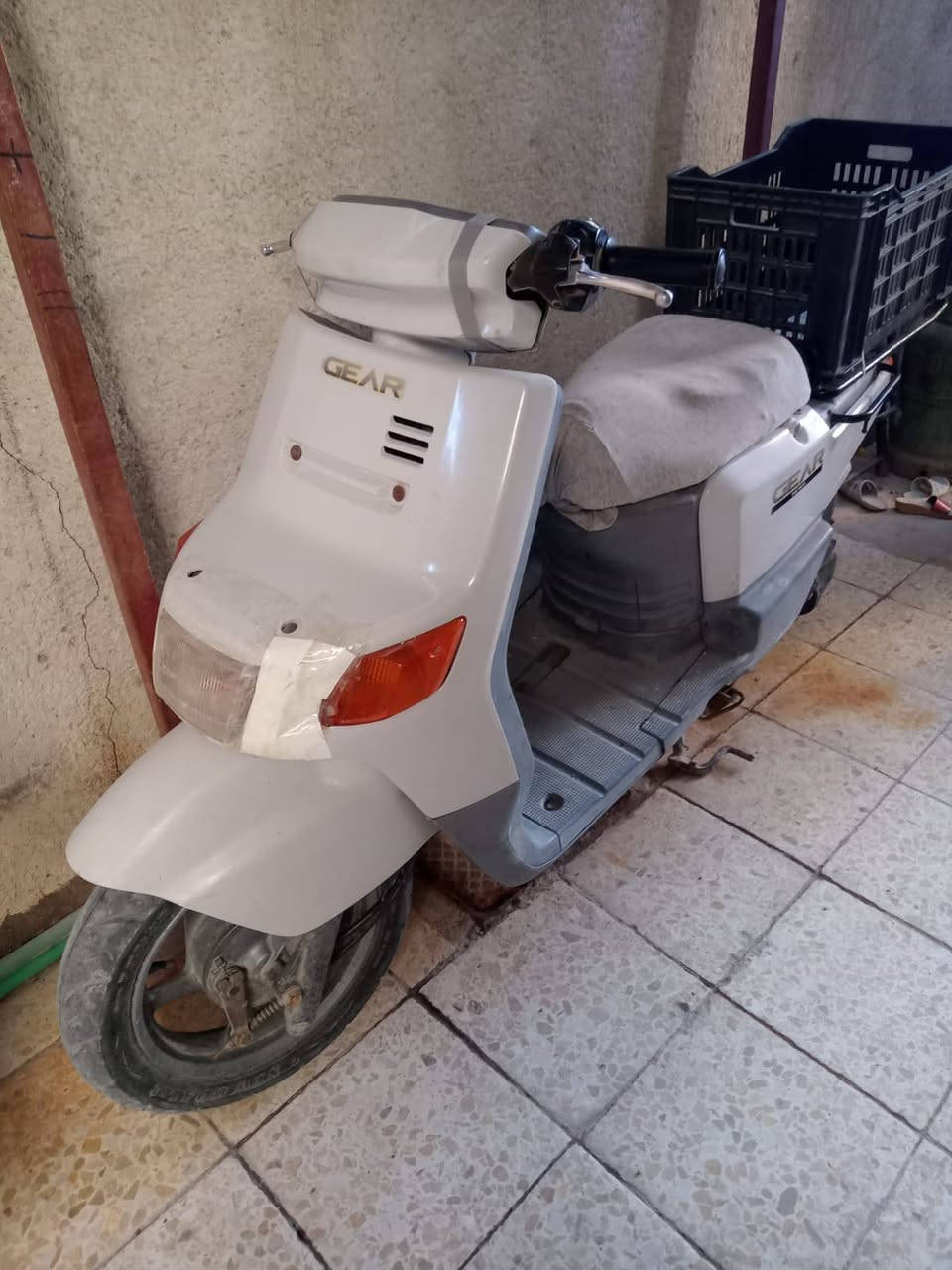 سلام عليكم شباب دراجه بيكم نضيفه وحلوه مكينته ناعمه كلشي شغال بيه ماعده لايت مايشتغل فقط تجي وشوف بعينك سعره 450وبيه مجال مكاني البصره القبله رقم ***********
