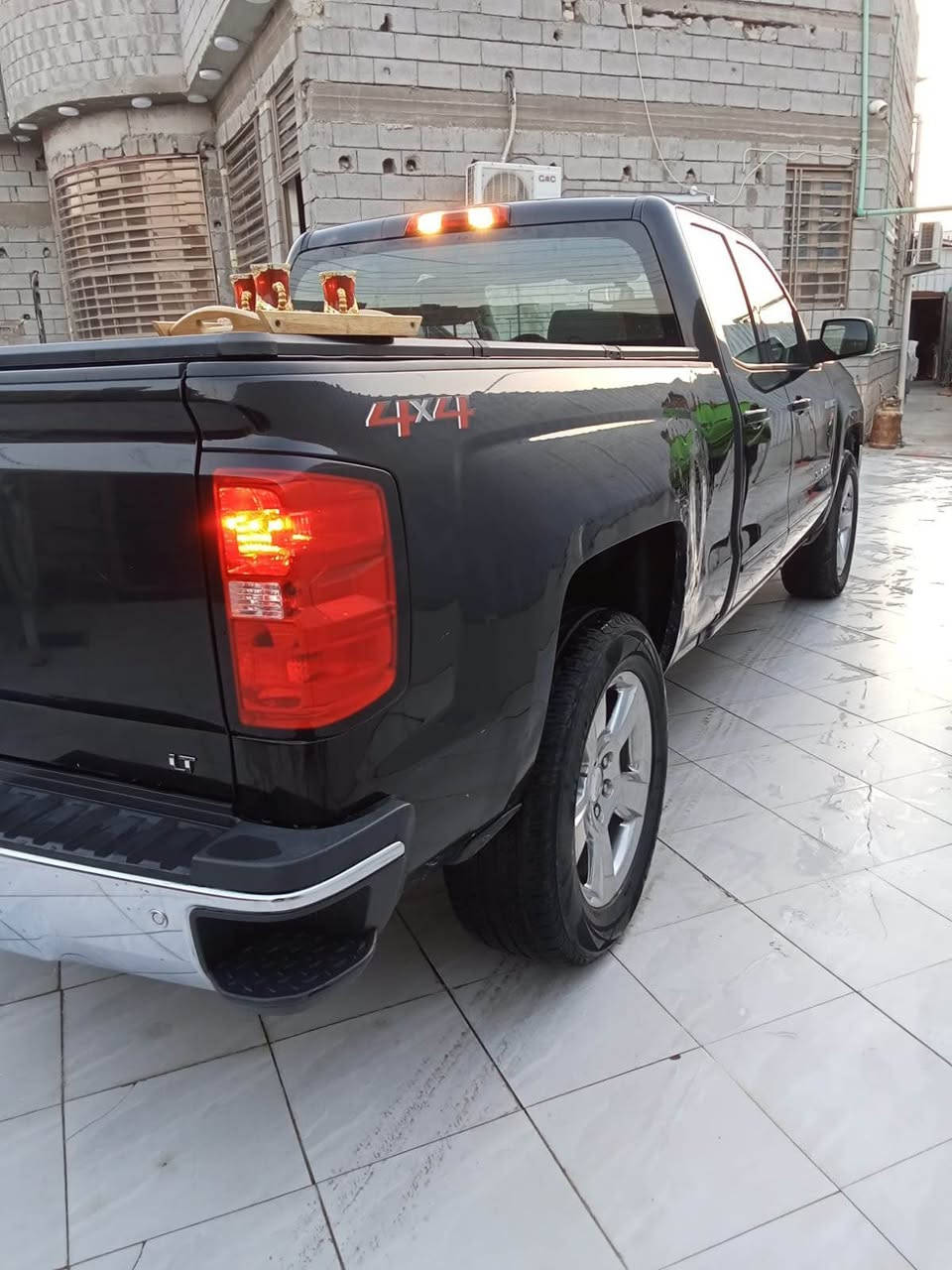 سلام عليكم للبيع 

سلفادور موديل 2018
محرك 5300.  V8
تشغيل عن بعد 
سياره باب قصير بدي طويل 
نضافه فول نضيفه
حادثه بسيط كلش بدون ايرباك 

المكان البصره 
للتواصل *********** البصرة, العراق
