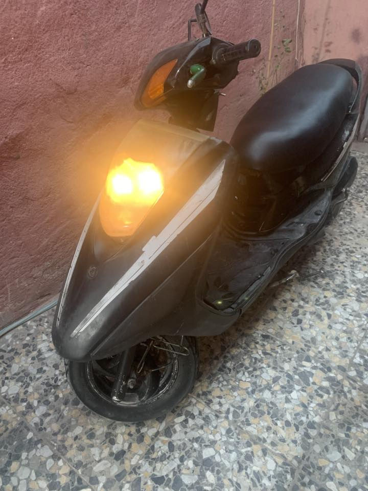 بريز للبيع السعر 400 وبيها مجال كلشي شغال سلف هندر كهربائيا اتصل عل رقم ***********
