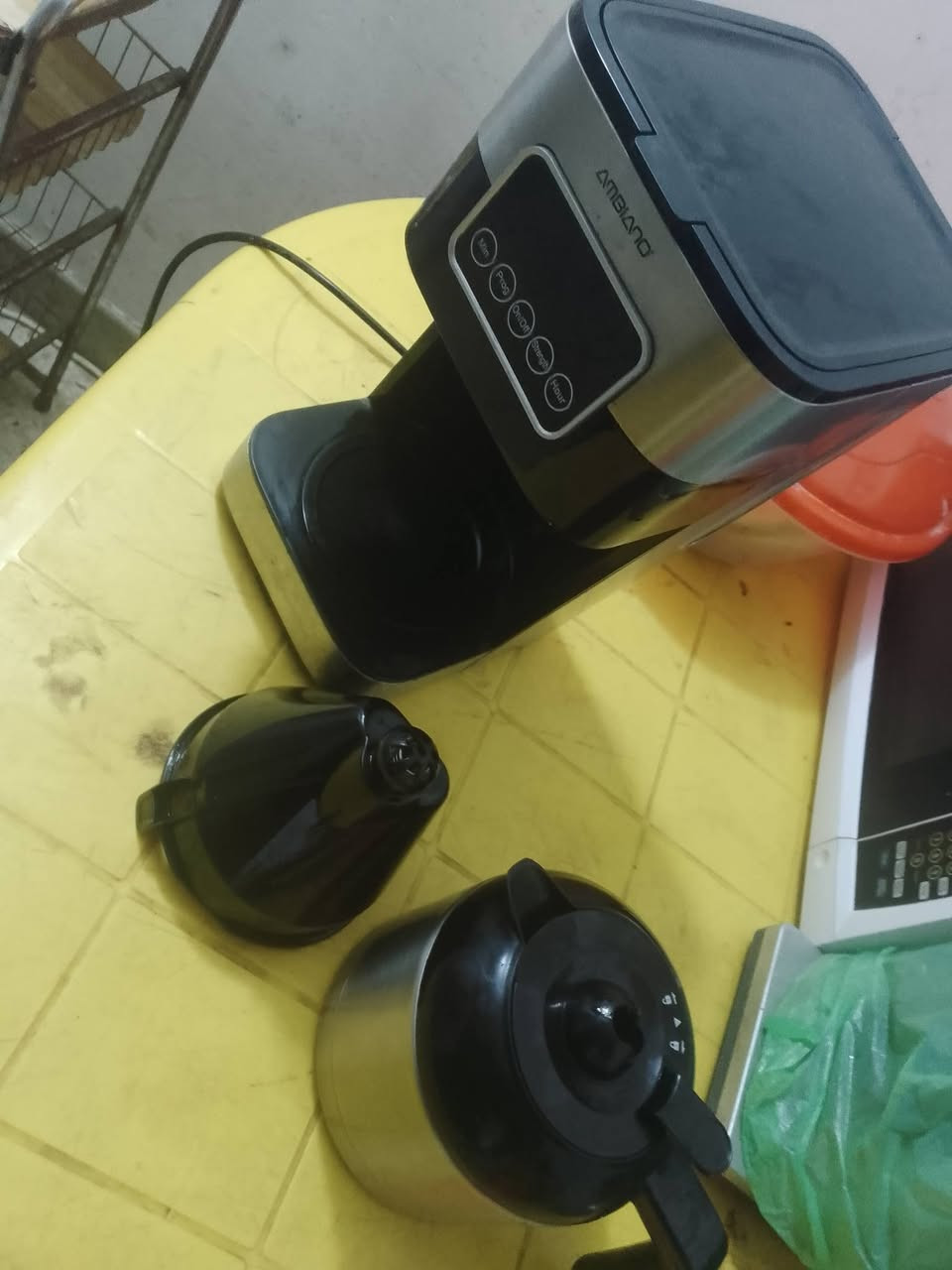 السلام عليكم ماكنة قهوة ثلاث قطع للبيع استخدام مره واحده معرفت اشلون استخدمه  سعره25وبيه مجال للتواصل ***********
