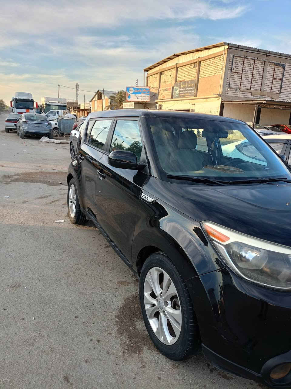 كيا صول موديل 16 وراد امريكي مكينه 2000 ما مفتوحه بلادي رقم بغداد سنويه ل 28 تحويل مباسر تلاث قطع صبغ بدون اي قطعه تبديل ليبل واحد كله السيارة بدون اي ايرباك ماشيه 112 مواصفات ويل كب تحكمات جهتين داخل صاج كامره بلاديه كلها بلاديه رقم التلفون ***********  السعر 112 وبيه مجال متواجد خاص
