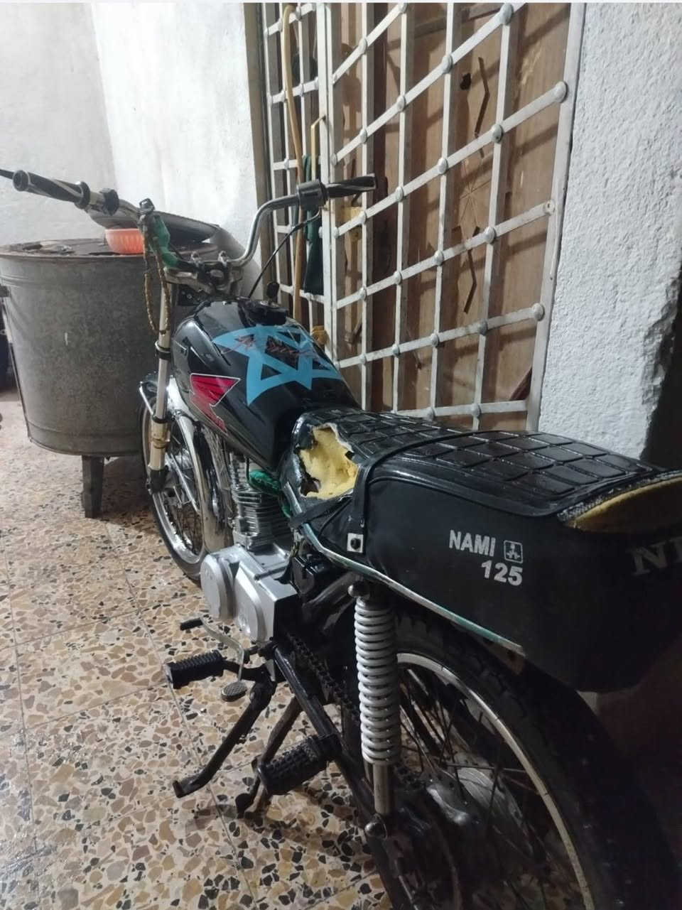 سلام عليكم دراجه نامة للبيع دراجه كلك مكفولة من السرقه محرك مجفت السعر 325 وبيهه مجال العنوان البصرة شط العرب الجزيرة الثالثة باب الهوى الرقم ***********
