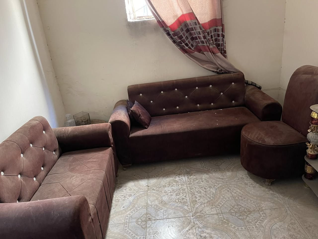 السلام عليكم عندي غراض لبيع غرفت نوم صاج بدون كنتور وتخم ٧ مقاعد و مبرده كمفيره و كاونتر كلهن نضيفات جدا  *********** مكان بغداد اني مكلف بل نشر
