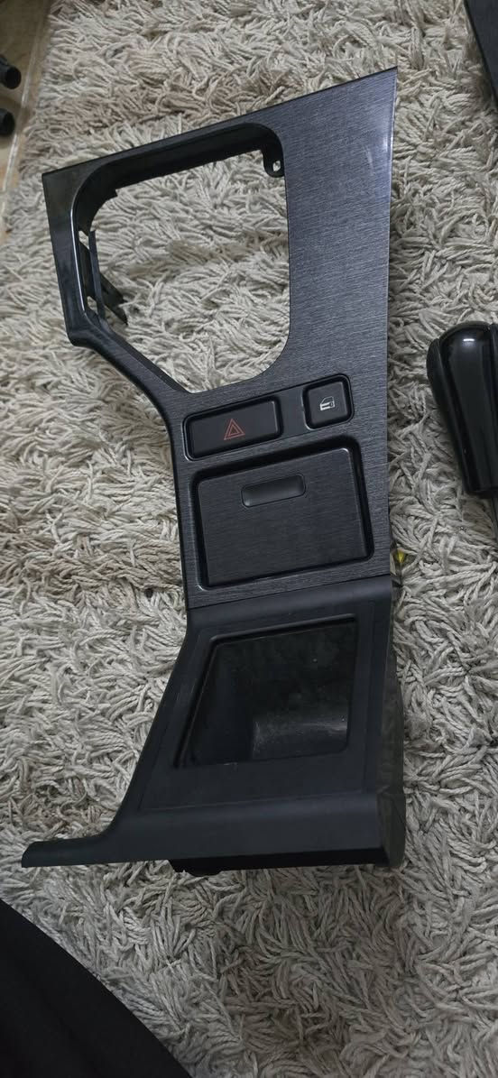 السلام العليكم  
تخم كامل ساجية ما عدا ٢ قطعة صغيرة مال داشبورد
٦٥ الف 
مكاني اربيل 
***********
واتس اب
