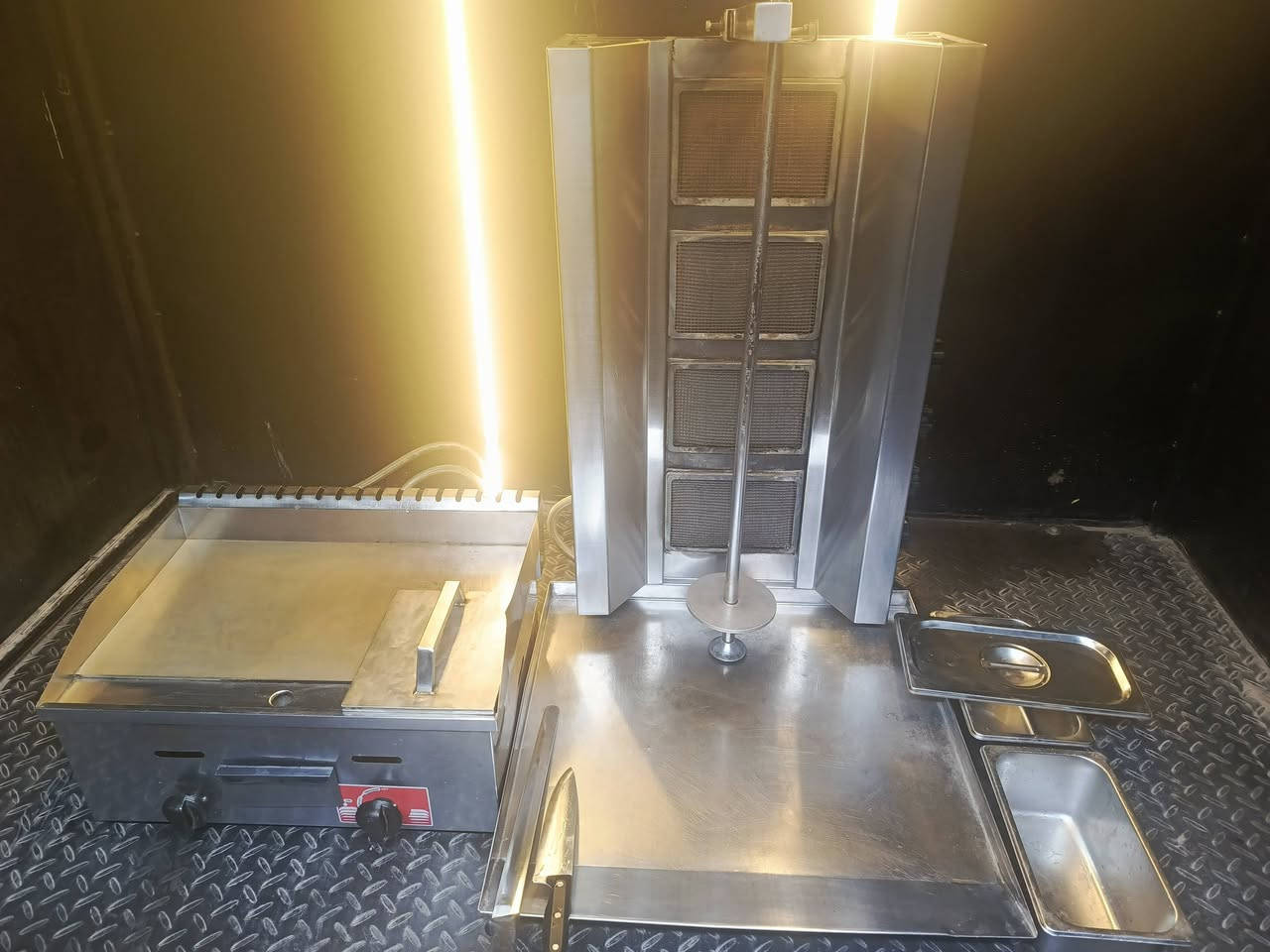 سەرەتا بەناوی خوا
کەریم کابان شاورمە بۆفرۆشتن مۆدێل 2020 بەس وەک 25نەبوو گلەی کە ماتۆڕەکەعەزێت نەدراوە تەنها ئیشوو ماڵەوە 
زۆر تازەو بێکێشە یەکسەر بچۆ سەر ئیشی خۆت 
کامل ئەشیای جاهیزوو تازەو لۆک لەڕەسمەکان چۆنە 
ڕوبەڕوش ئاوایە ماتۆڕەکەش لۆکە بێ موشکیلەیە 
پێویست بەوەسف ناکا ماڵەکە خۆی دیارە سعری 3ملوێنوو مامەلە
***********
***********
ئەدمین ❣️❣️❣️
