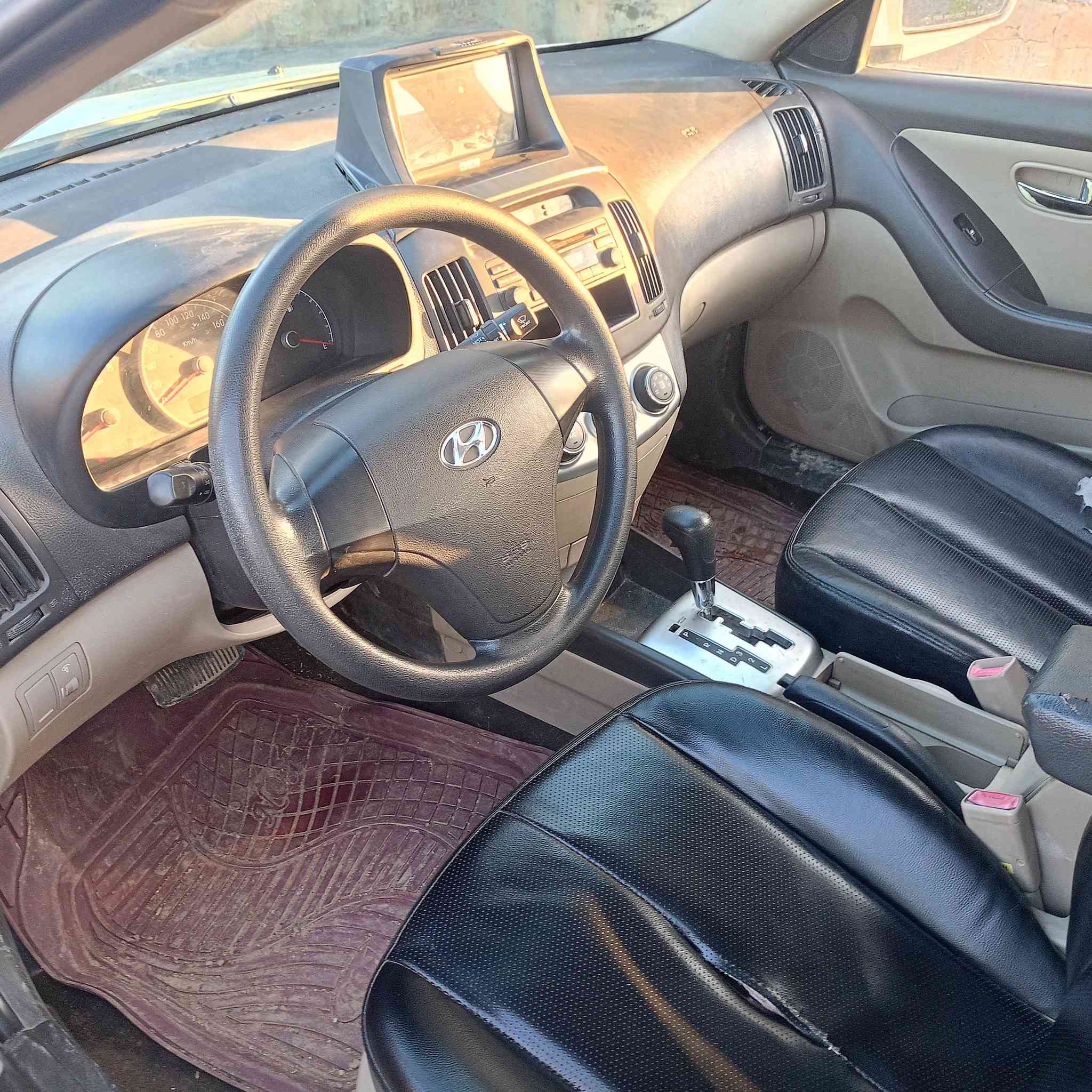 افانتي الفين و10ادوات مكصوص كير محرك شرط تبريد ثلج تدف نار  كشنات جلد اسواد شاشه شغله كص جديد صدر تخم تاير سياره مال جناي السعر 44 بيه مجال بيع مستعجل***********
