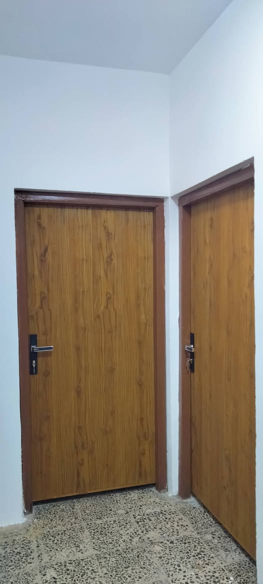 دار للبيع مساحة 144 قطاع 10 على شارع 60 مقابيل الاستدارة 
الدار النضيف جاهز بلكامل ي نقص مابي 

الطابق الارضي: استقبال+ مطبخ+غرفة+ غرفة سويت+ حمام+ صحيات عدد 2 شرقي وغربي 

الطابق الثاني: 4 غرف نوم+ صحيات 

الطابق الثالث: غرفة مخزن+  سطح ع طول البيت 

للاستفسار ع رقم:‏‪0770 656 7881‬‏
