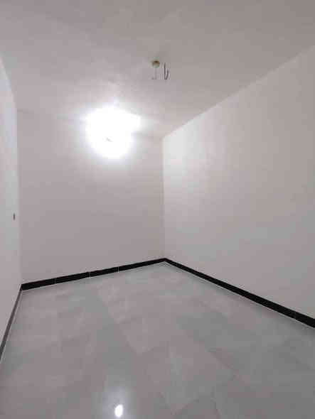 دار للبيع  75 م 🏡 (مكتب الخليج للعقار عمود315)
*********** وتساب
***********
✅ مشمول بقرار التطويب 

بسعر /32/ مليون مع المجال
موقع /نجف 🏡شارع الحولي مال المطار عمود 315

البناء 🏡 
غرفه/صاله/مطبخ /ستقبال /صحيات/مكشوفه
بناء مرتب/ اساس + سقف كونكريت + طابوك

ألخدمات 🏡 #بعد_عن_سوق_100م
ماء/كهرباء/مدارس/سوق/تبليط/لحد الباب
