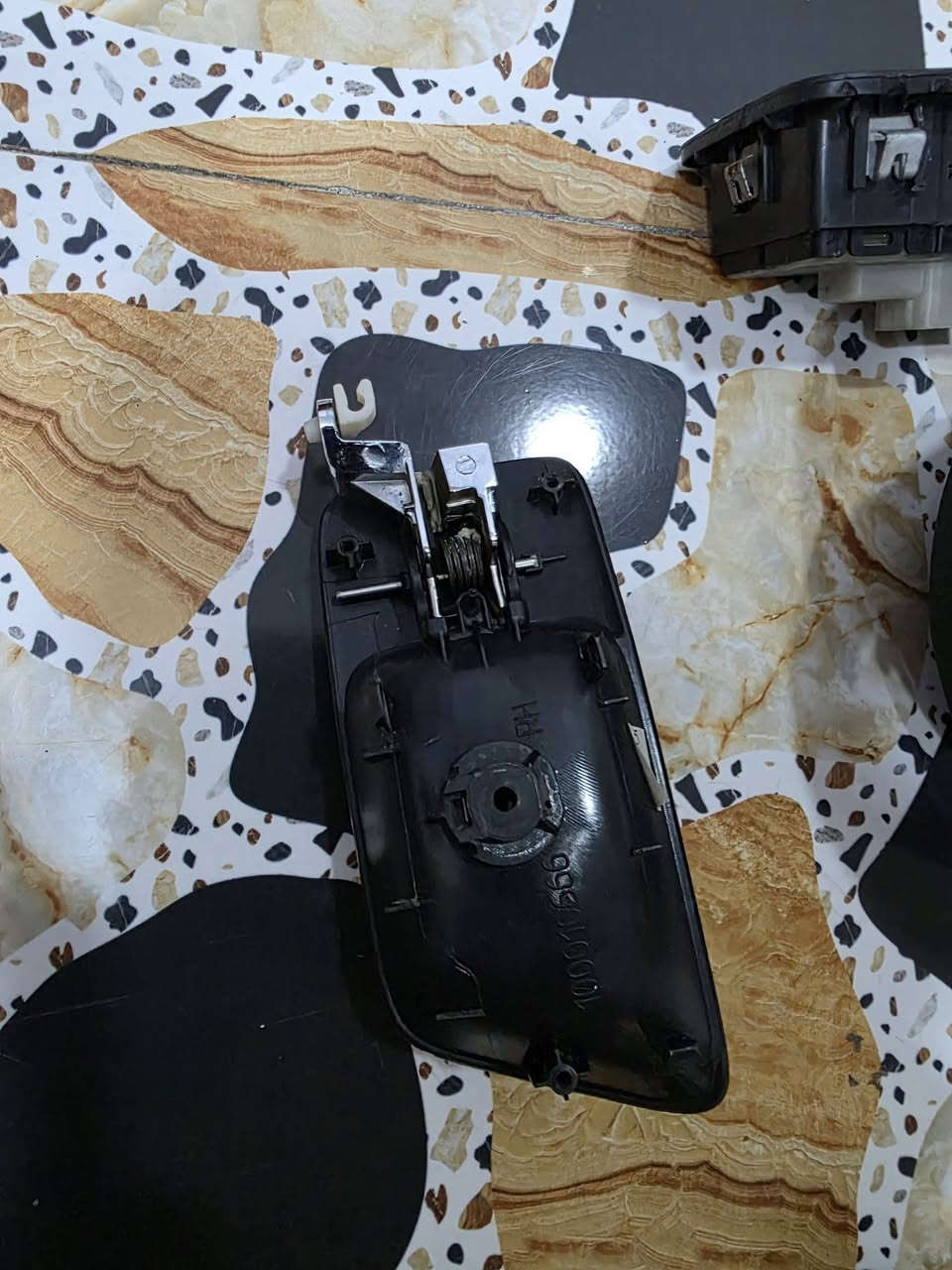 السلام عليكم 
غراض اوباما 10 
مرايه جانبيه صفحة السكن جديده جدا ام التحكم والهيتر وتنطبك مال فول
كنترول جام شغال واصلي 
يدات سقف نضاف بس سبرنك تعبان
كلهن ب 100 الف 
مكاني بغداد اعضميه 
*********** واتساب
