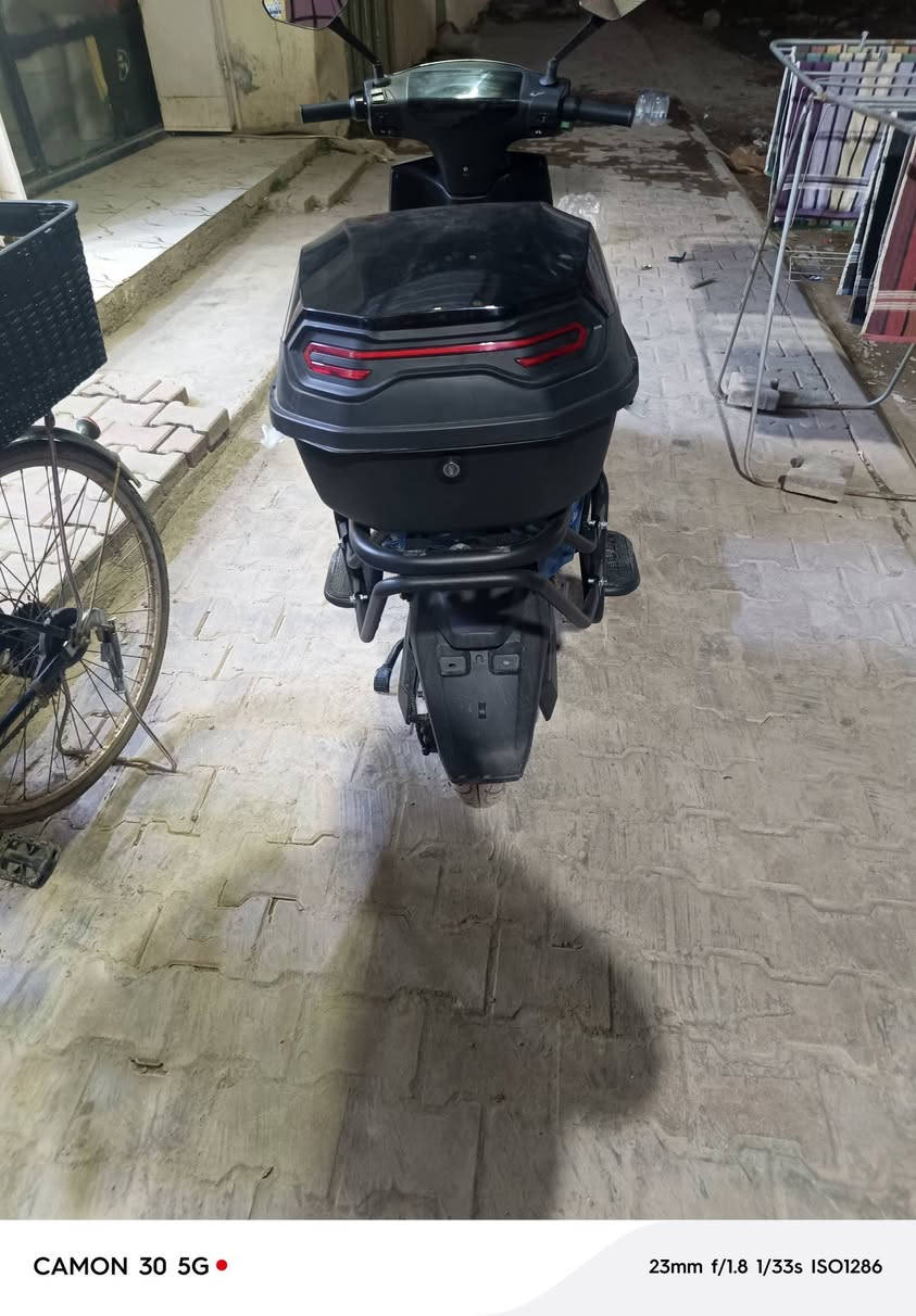 دراجة سكنكس شحن جديدة استعمال يومين فقط دراجة ٦ بطاريات دبل سويج بصمة كارت شغيل للبيع او مراوس بدراجة سيفان 
***********
